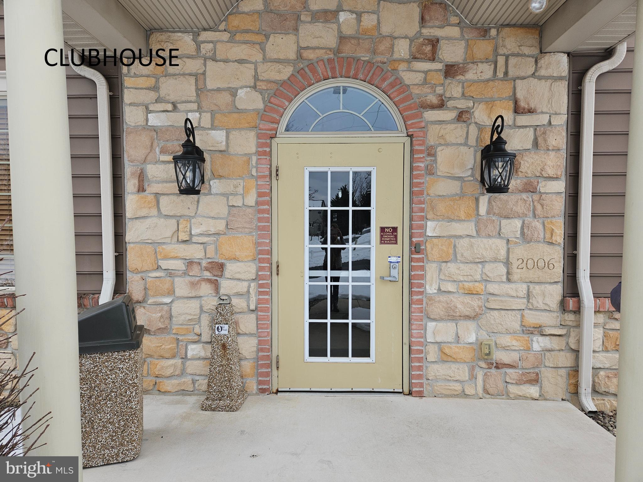 COUNTRY MANOR - Residential