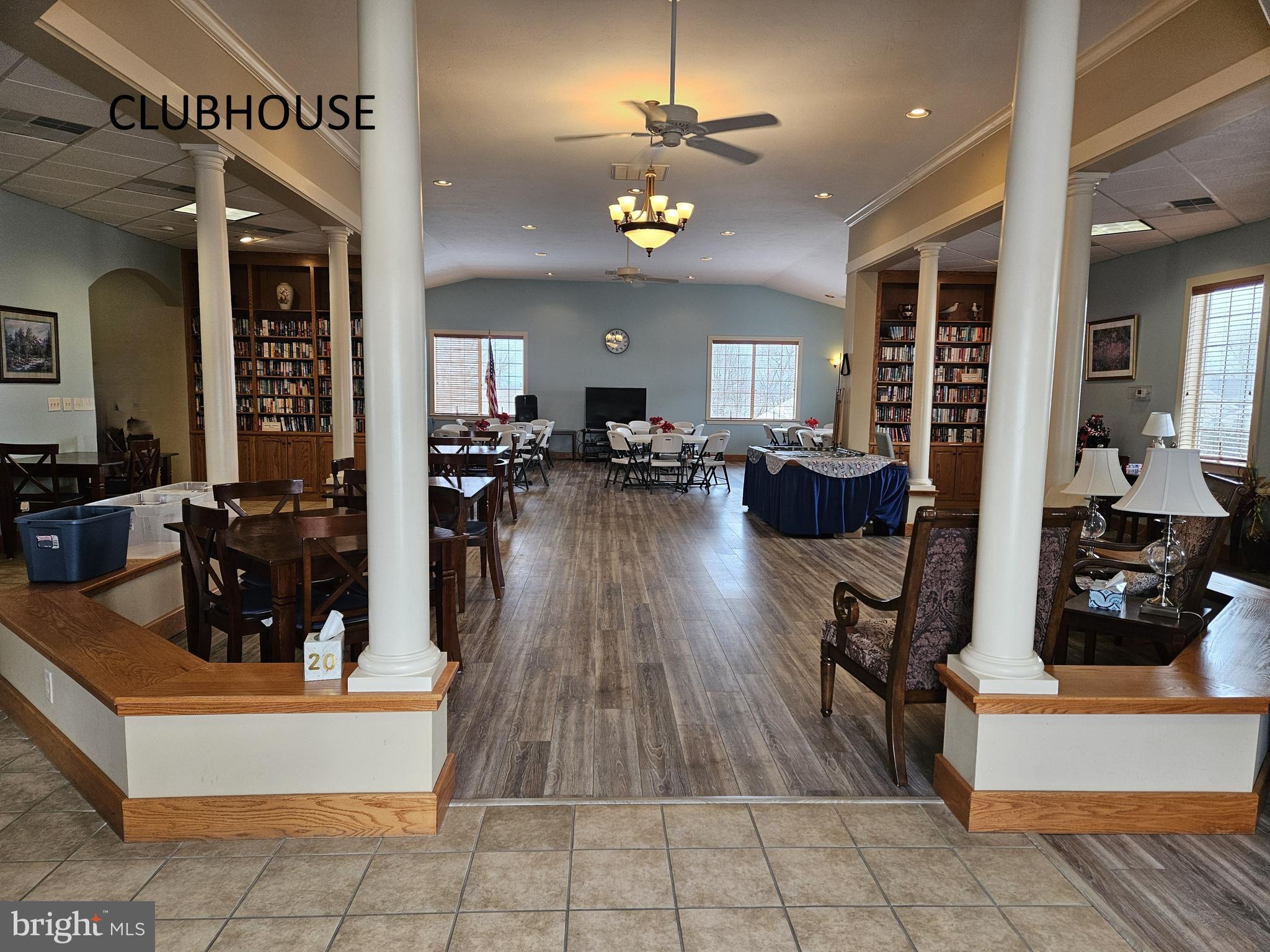 COUNTRY MANOR - Residential