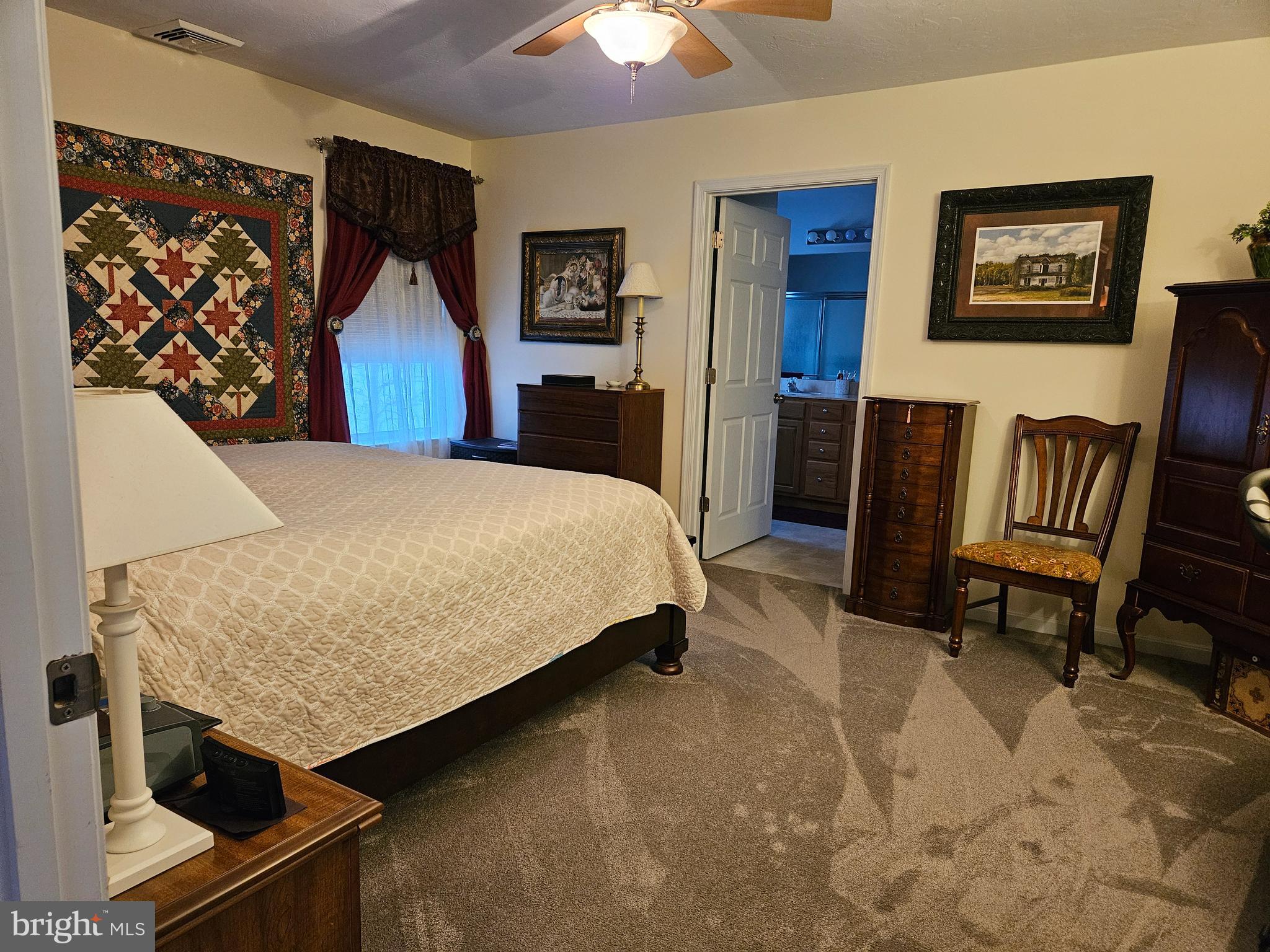 COUNTRY MANOR - Residential