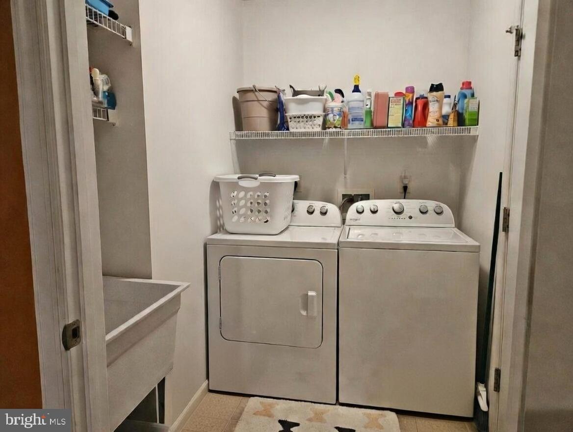 COUNTRY MANOR - Residential