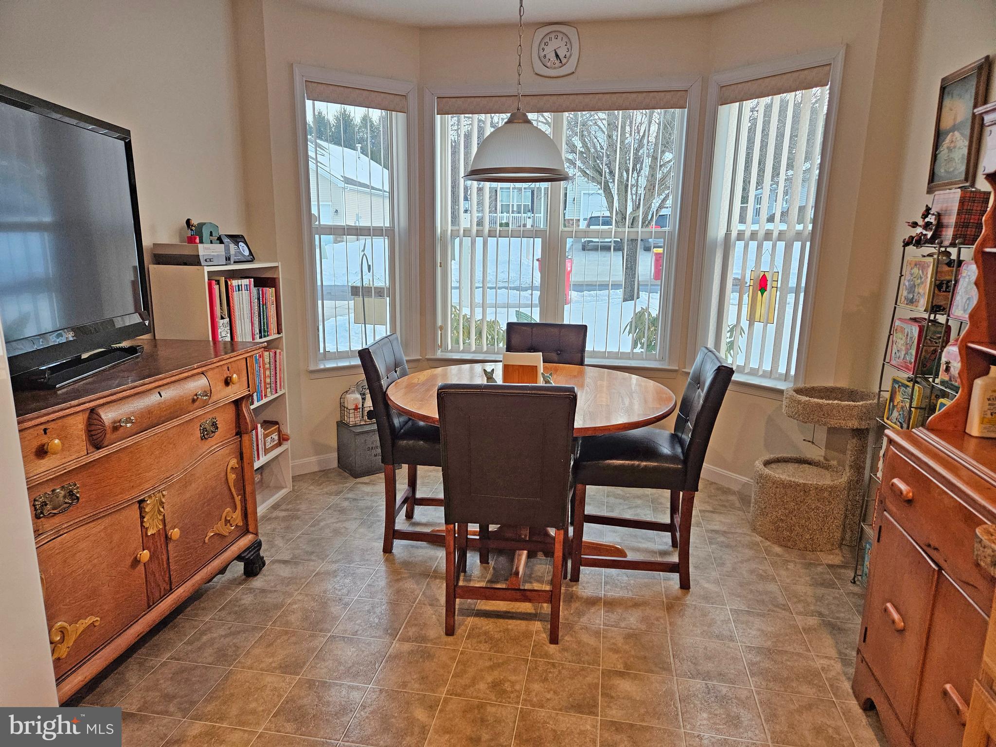 COUNTRY MANOR - Residential