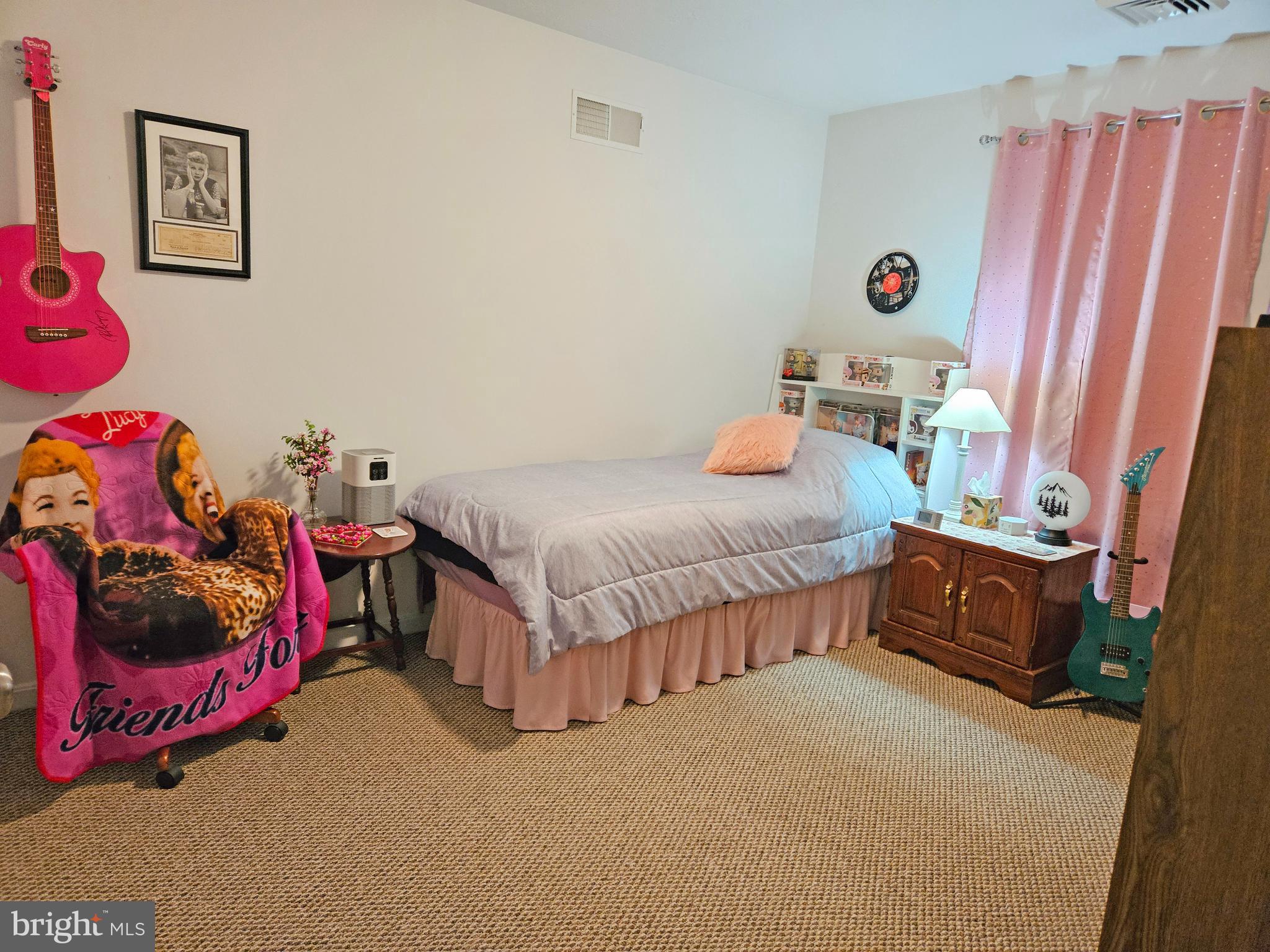 COUNTRY MANOR - Residential