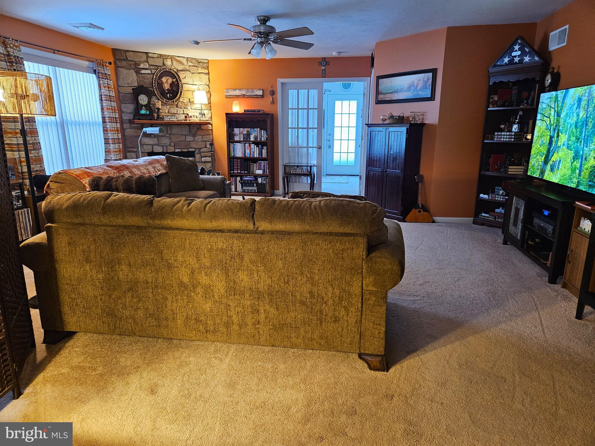 COUNTRY MANOR - Residential