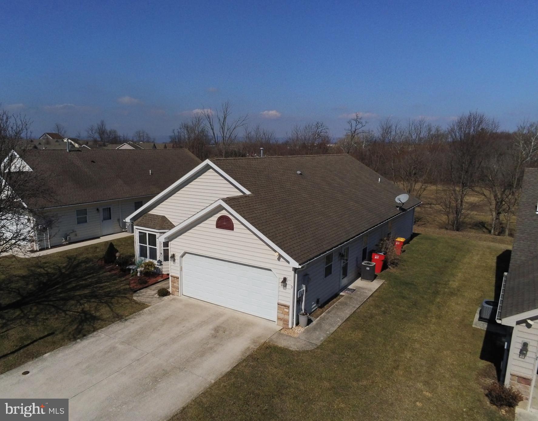 COUNTRY MANOR - Residential