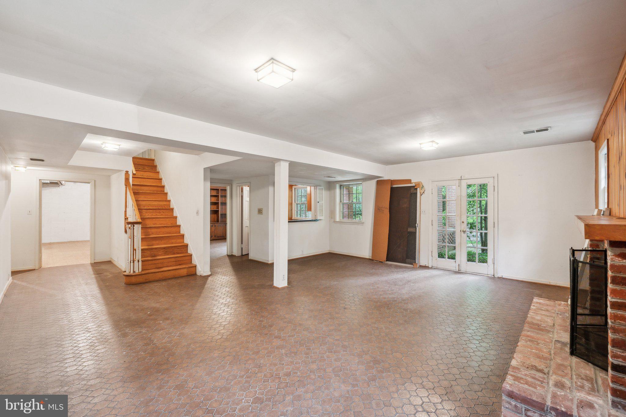 RIVER FALLS - Residential