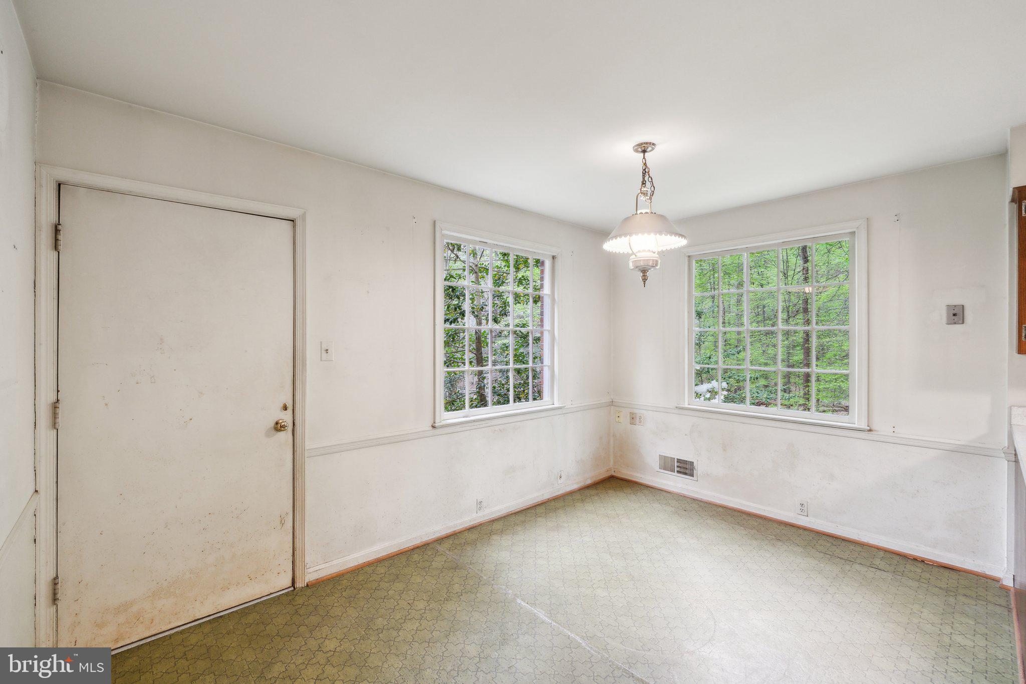 RIVER FALLS - Residential