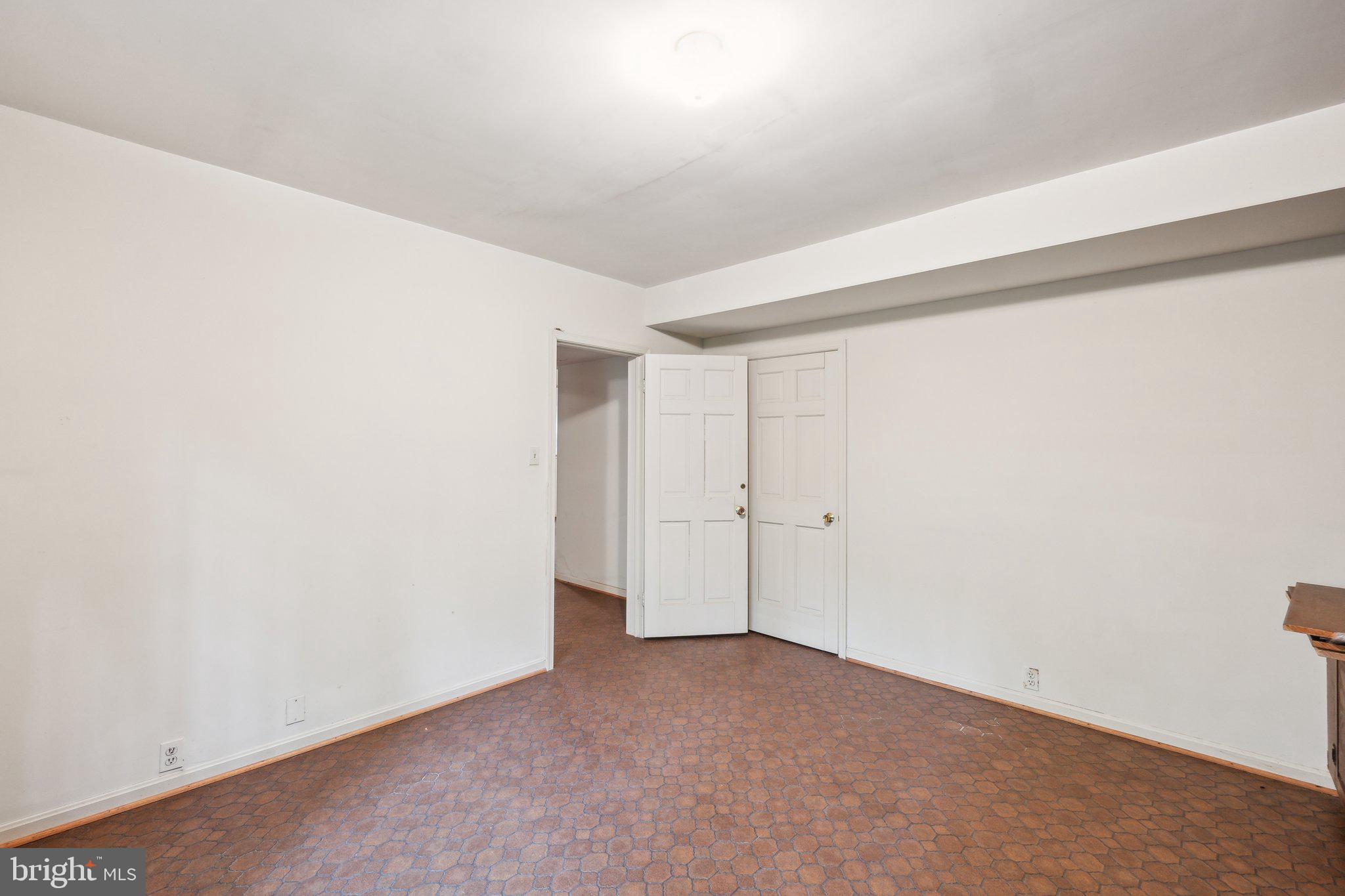 RIVER FALLS - Residential