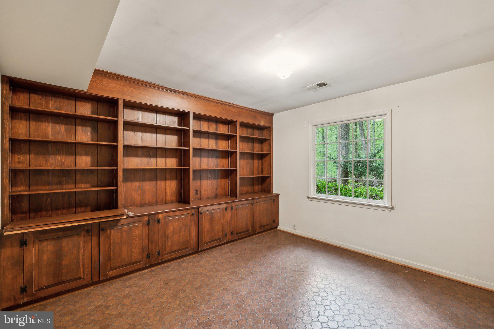 RIVER FALLS - Residential