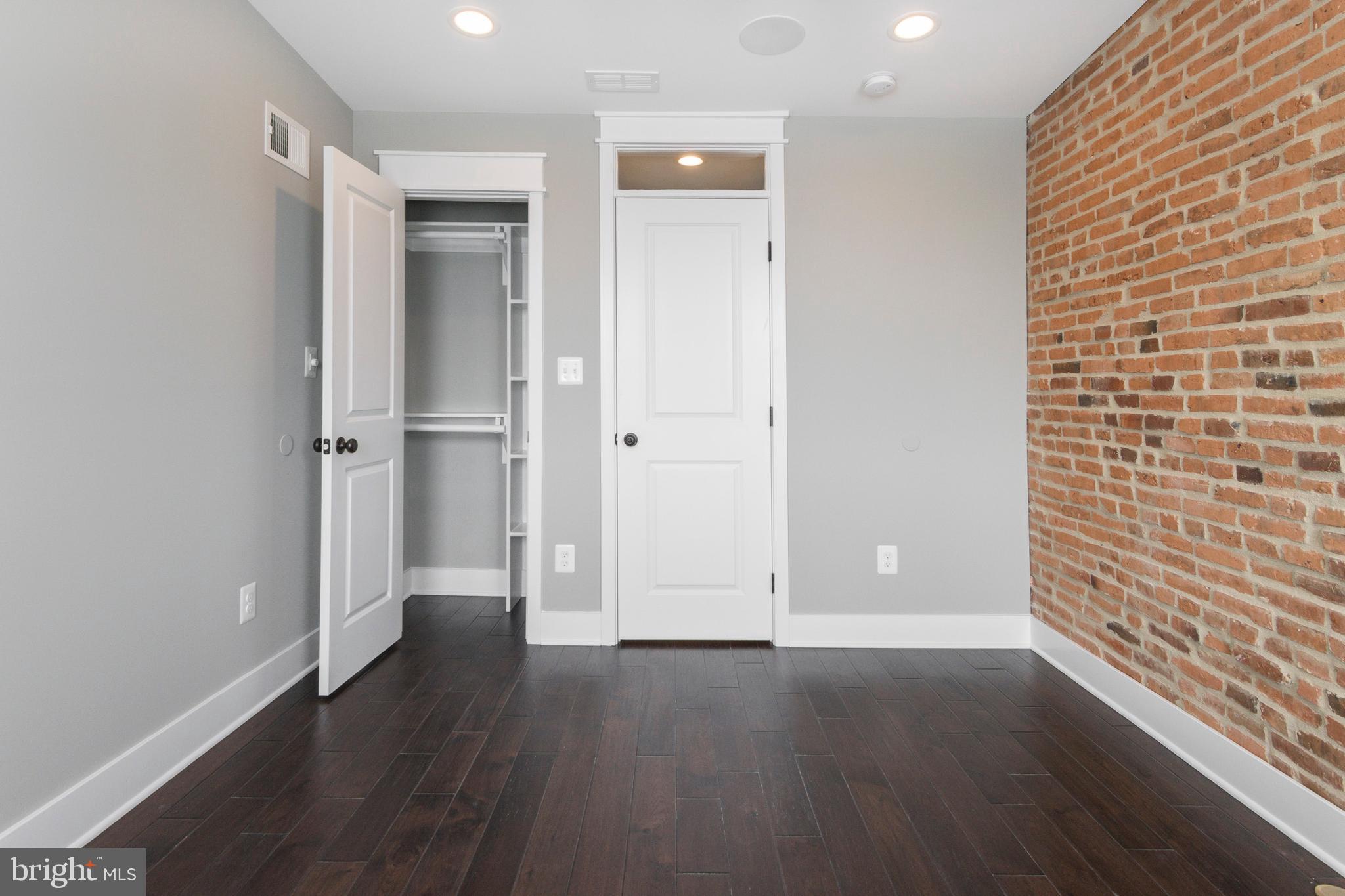 LOCUST POINT - Residential