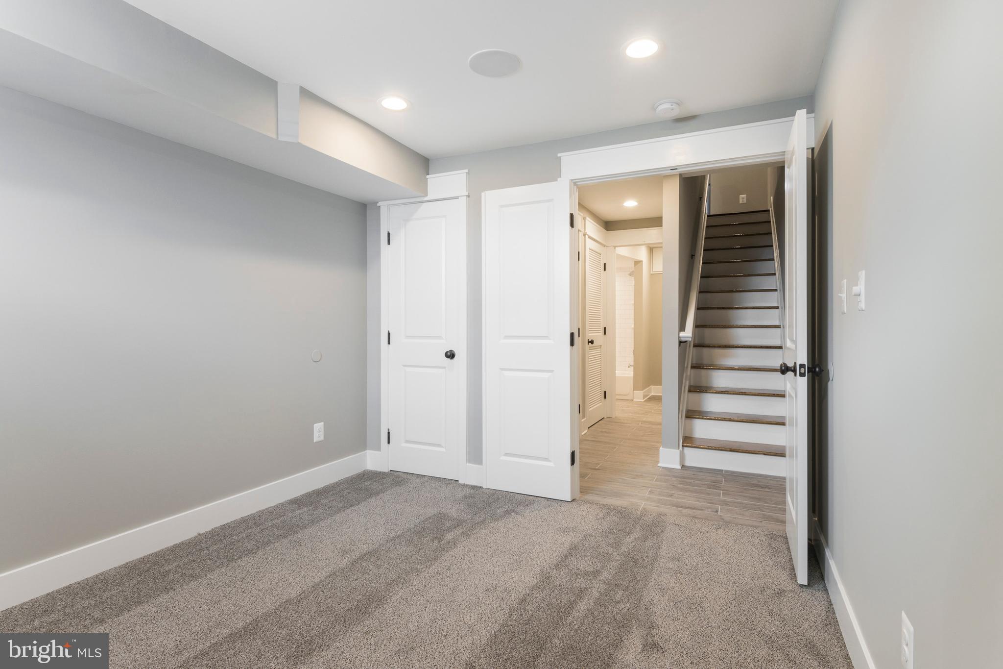 LOCUST POINT - Residential