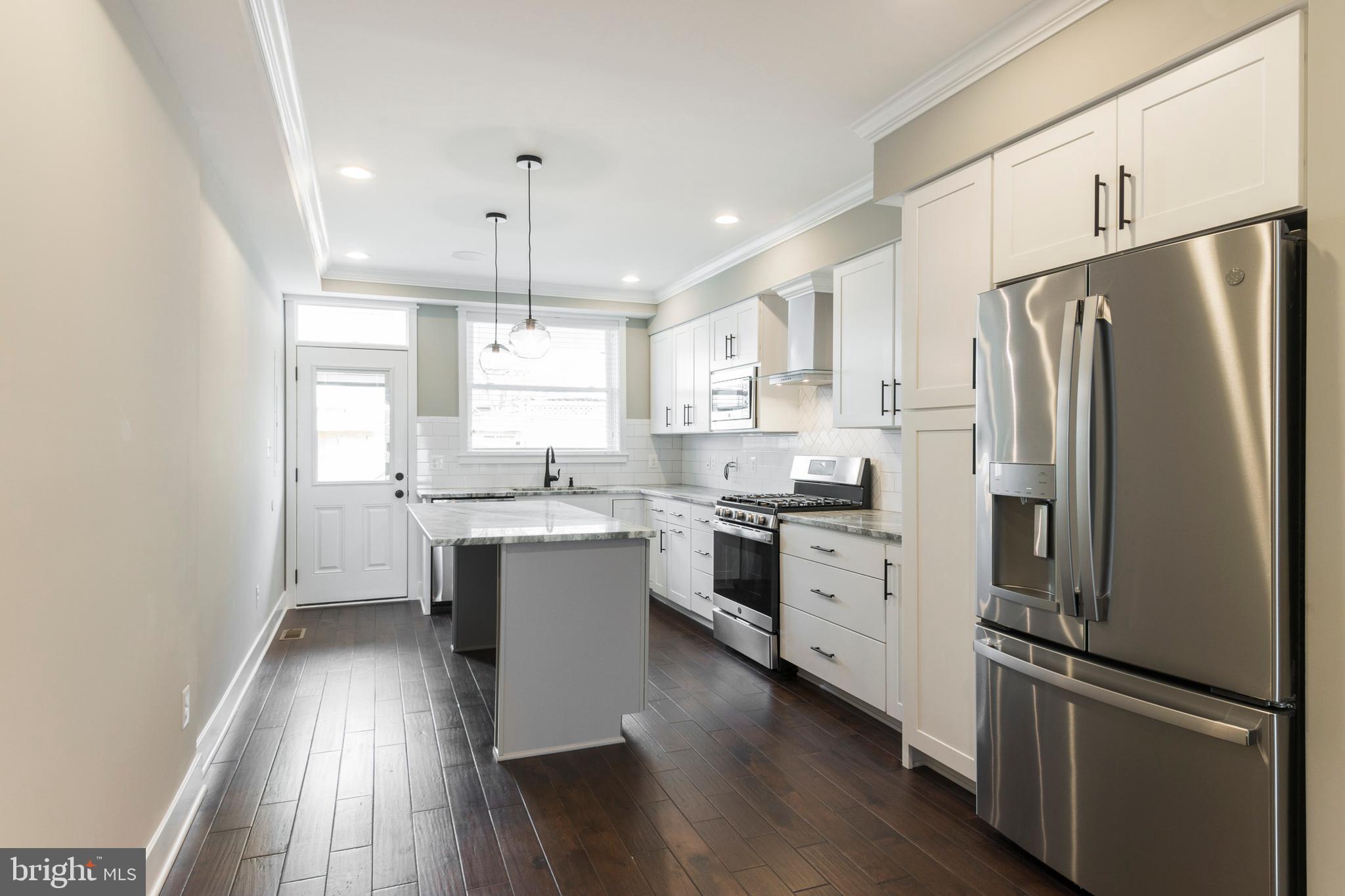 LOCUST POINT - Residential