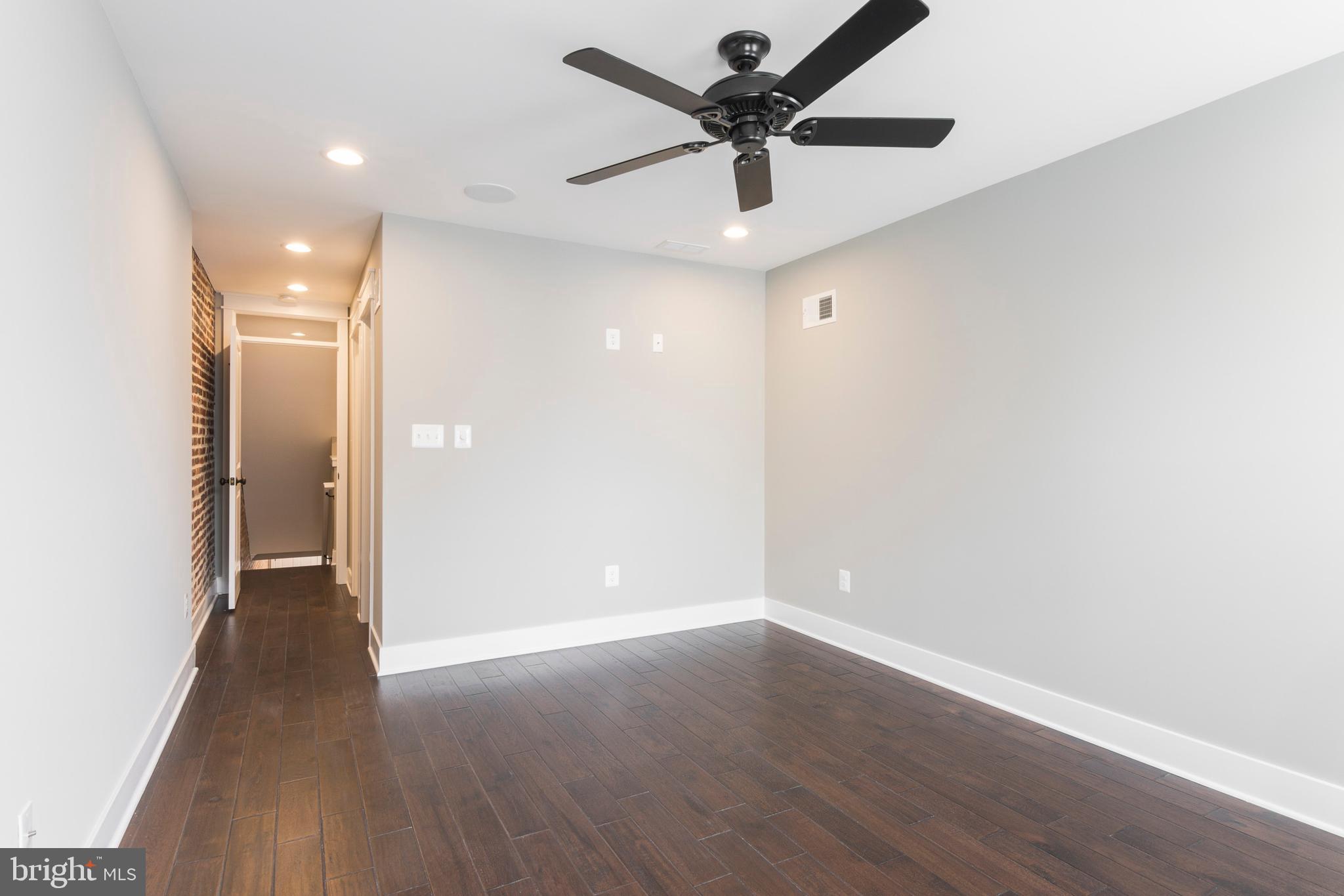 LOCUST POINT - Residential