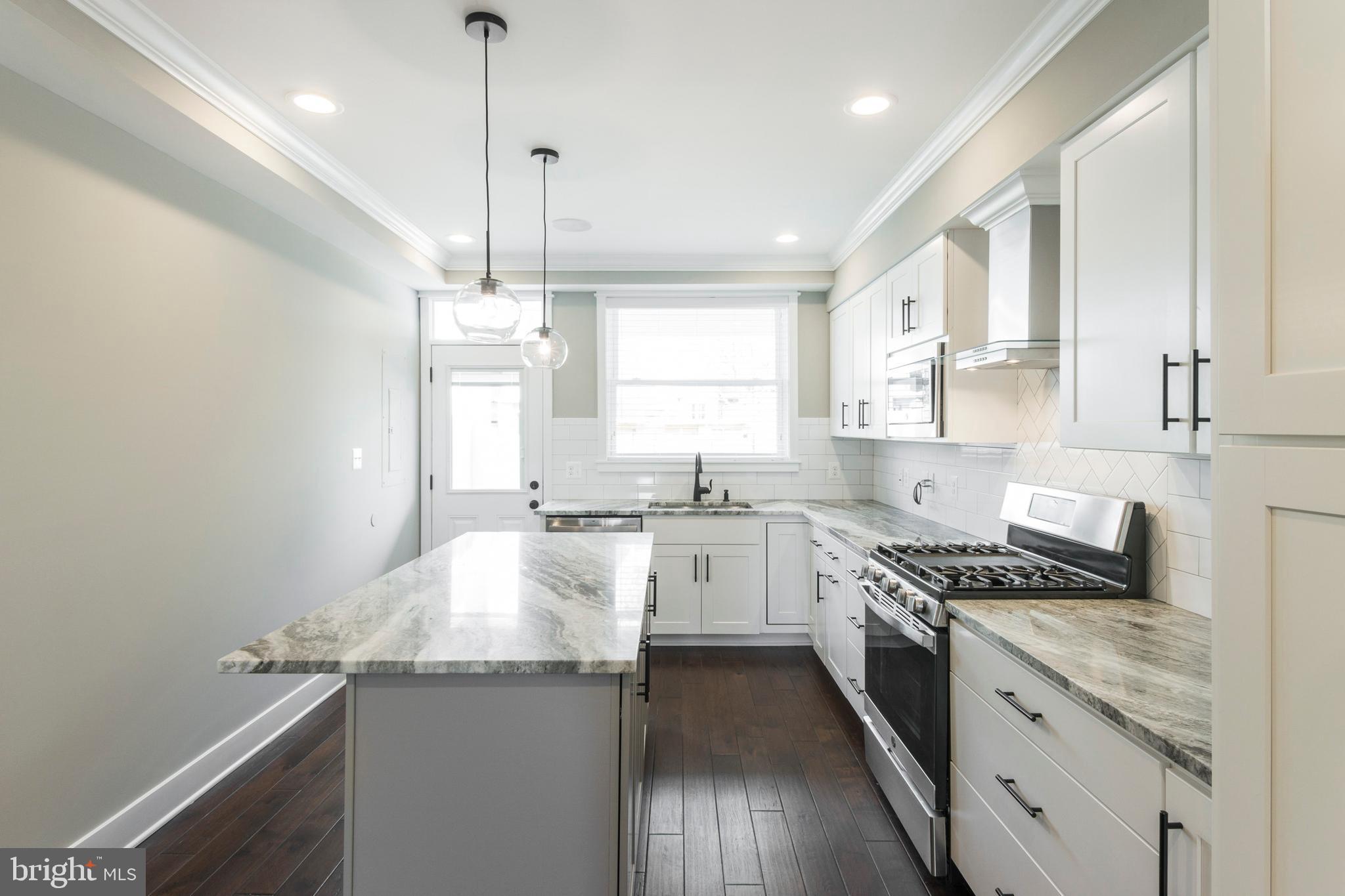 LOCUST POINT - Residential