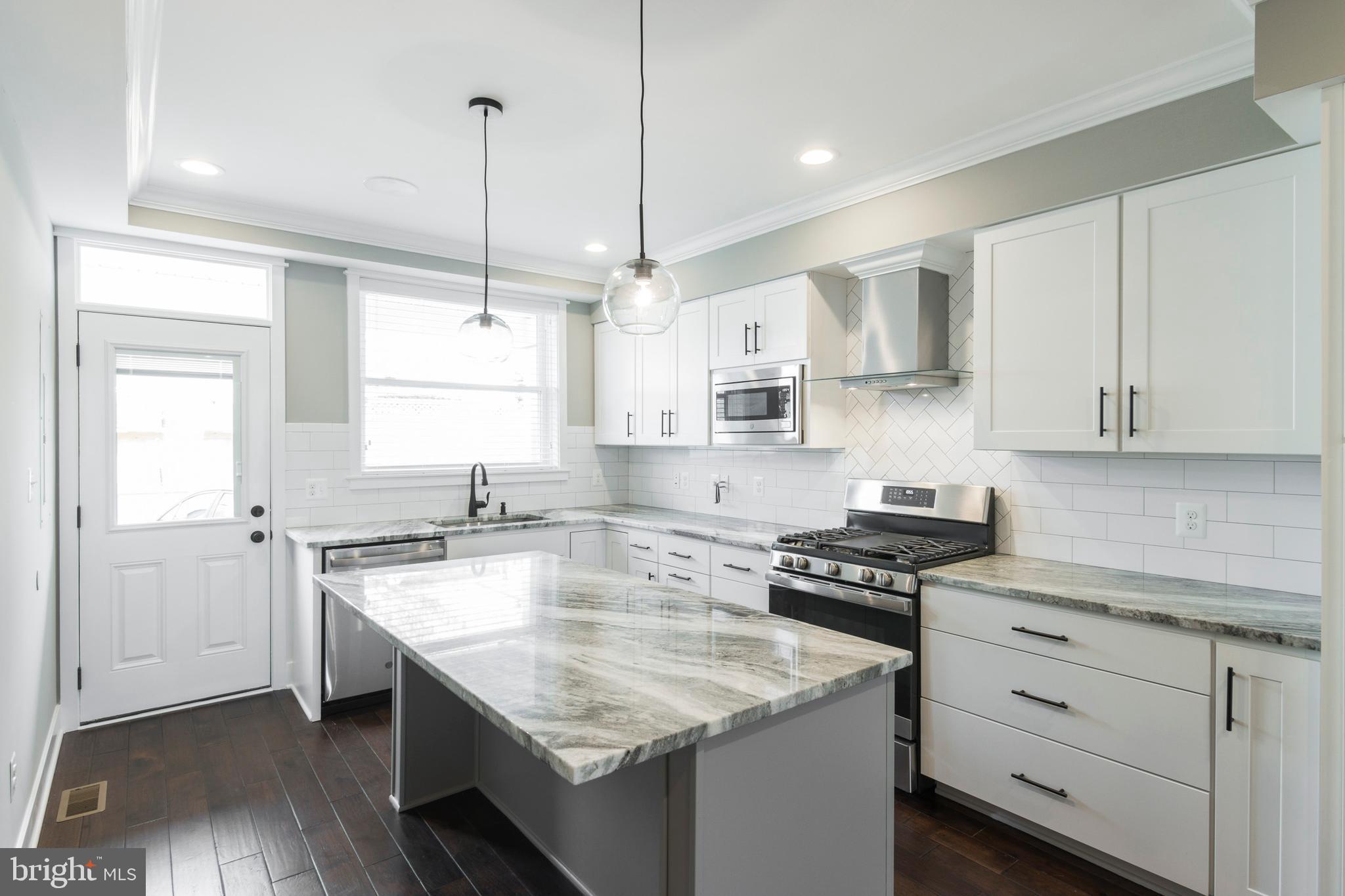 LOCUST POINT - Residential