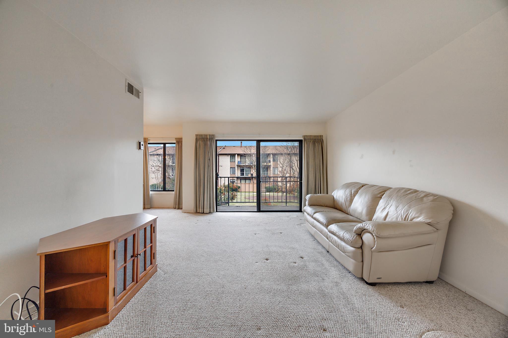 6952 HANOVER PARKWAY 2 (#200)