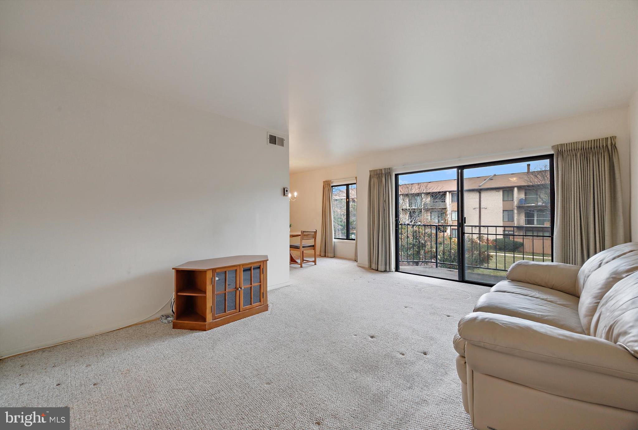 6952 HANOVER PARKWAY 2 (#200)
