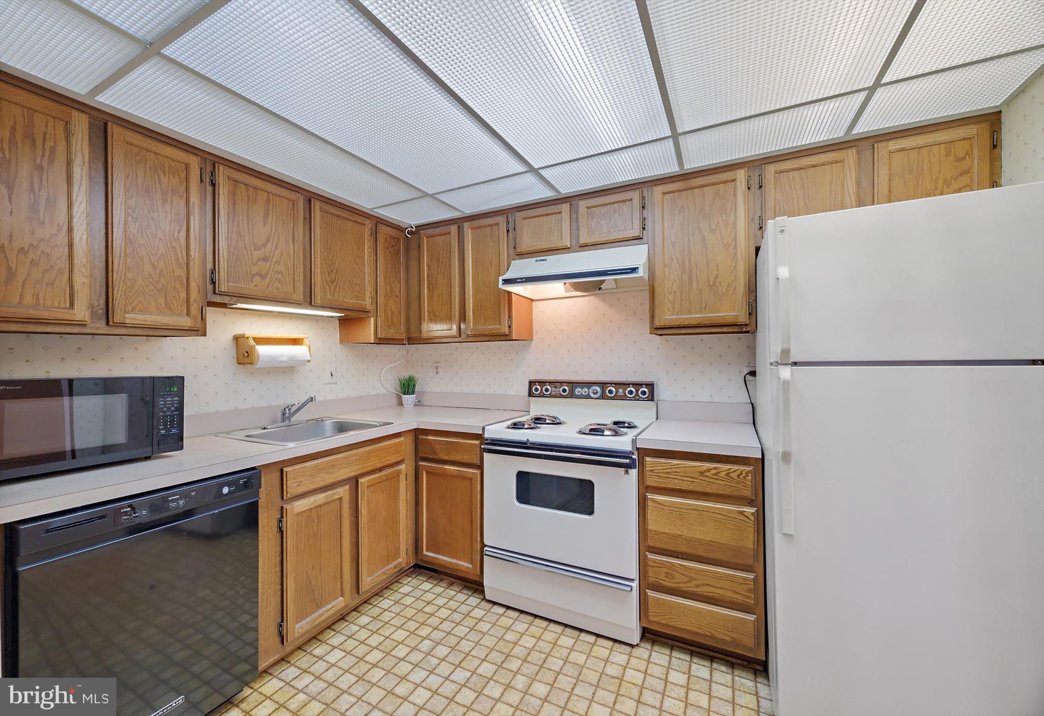 HUNTING RIDGE CONDOMINIUM - Residential