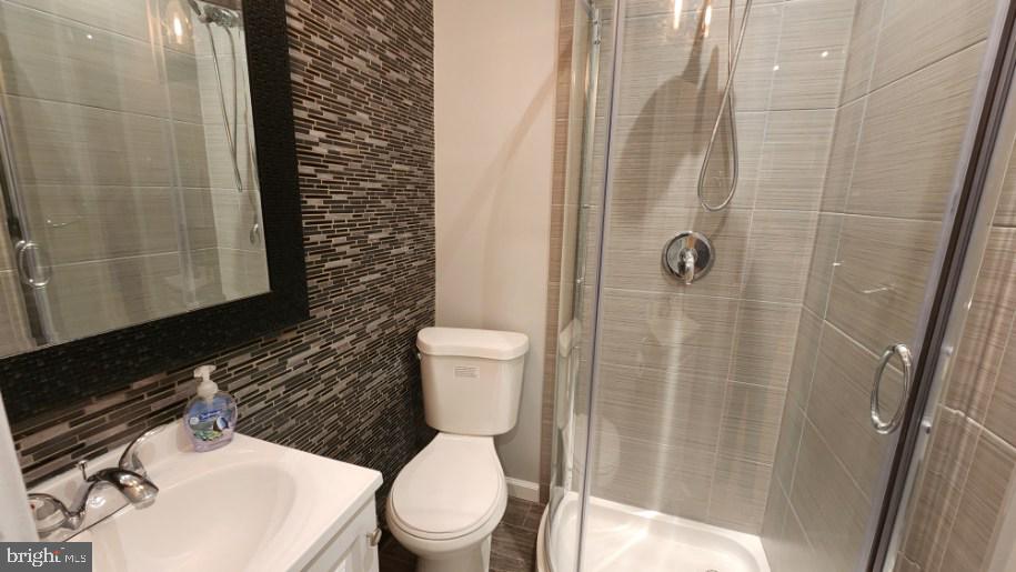 SULLY STATION - Residential Lease