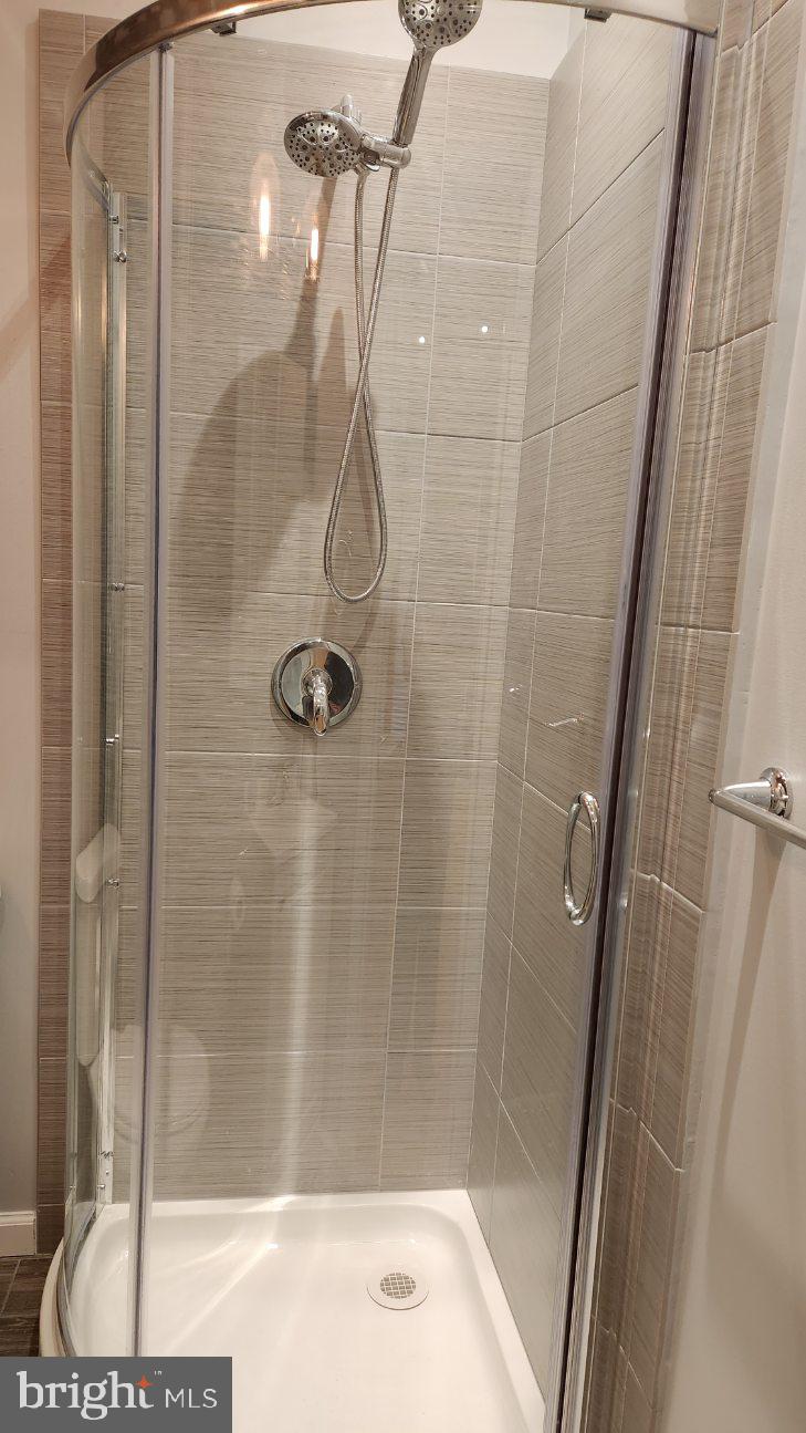 SULLY STATION - Residential Lease