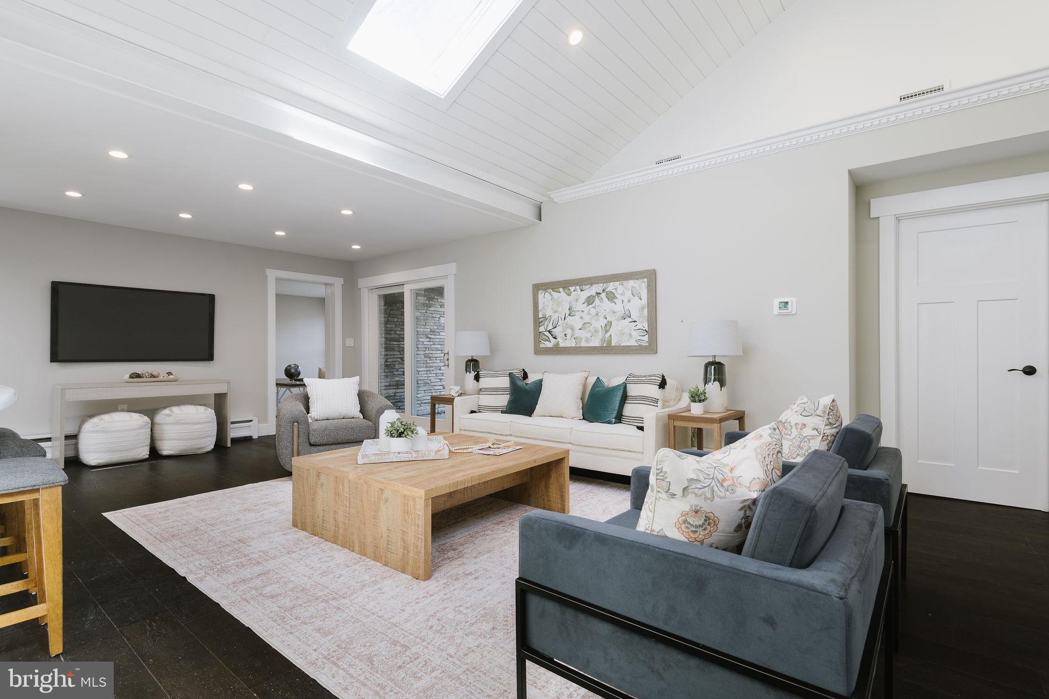 WINDSOR HILLS - Residential