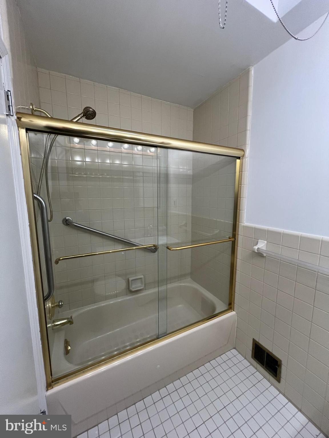 LAWNCREST - Residential