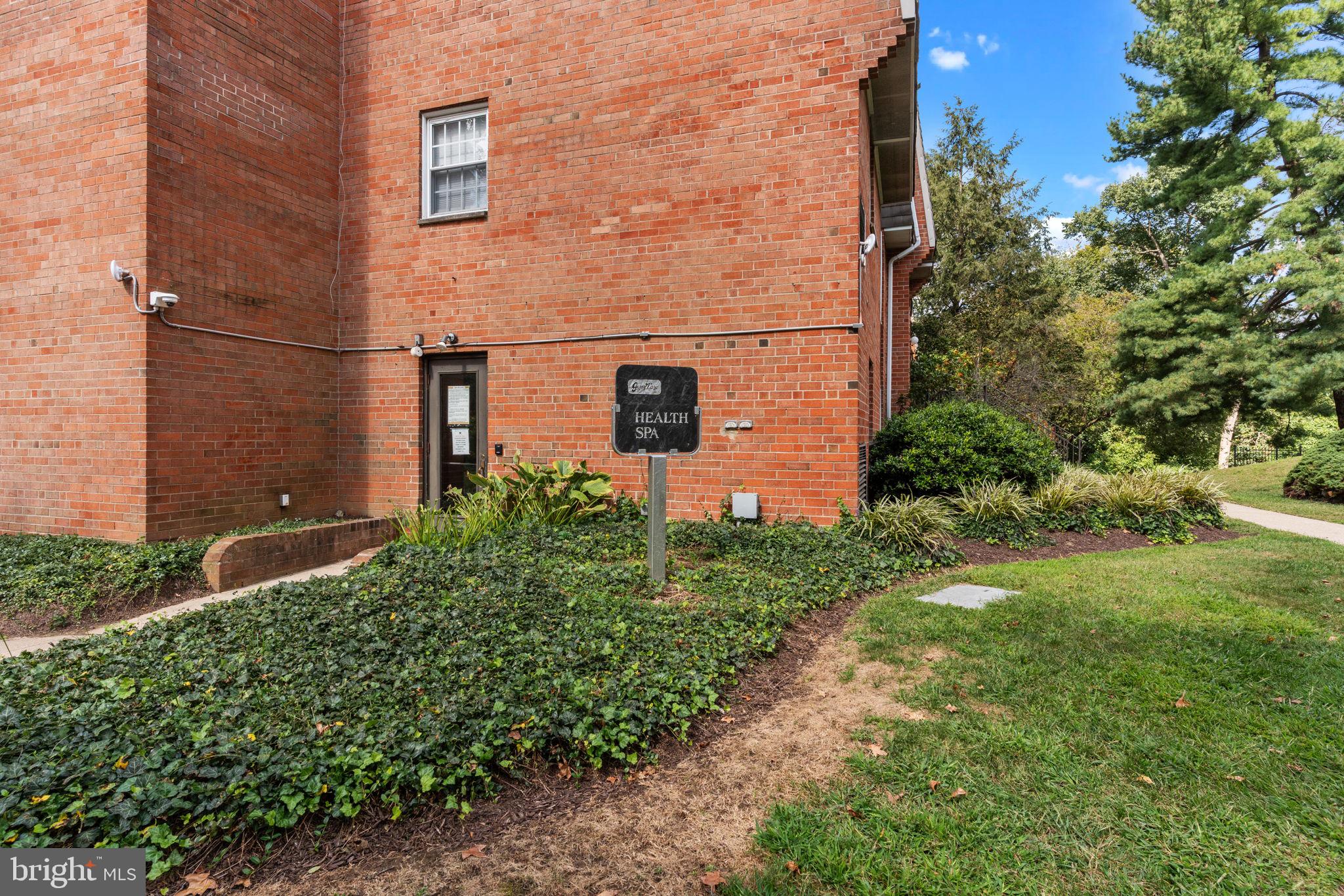 GYPSY LANE CONDOS - Residential