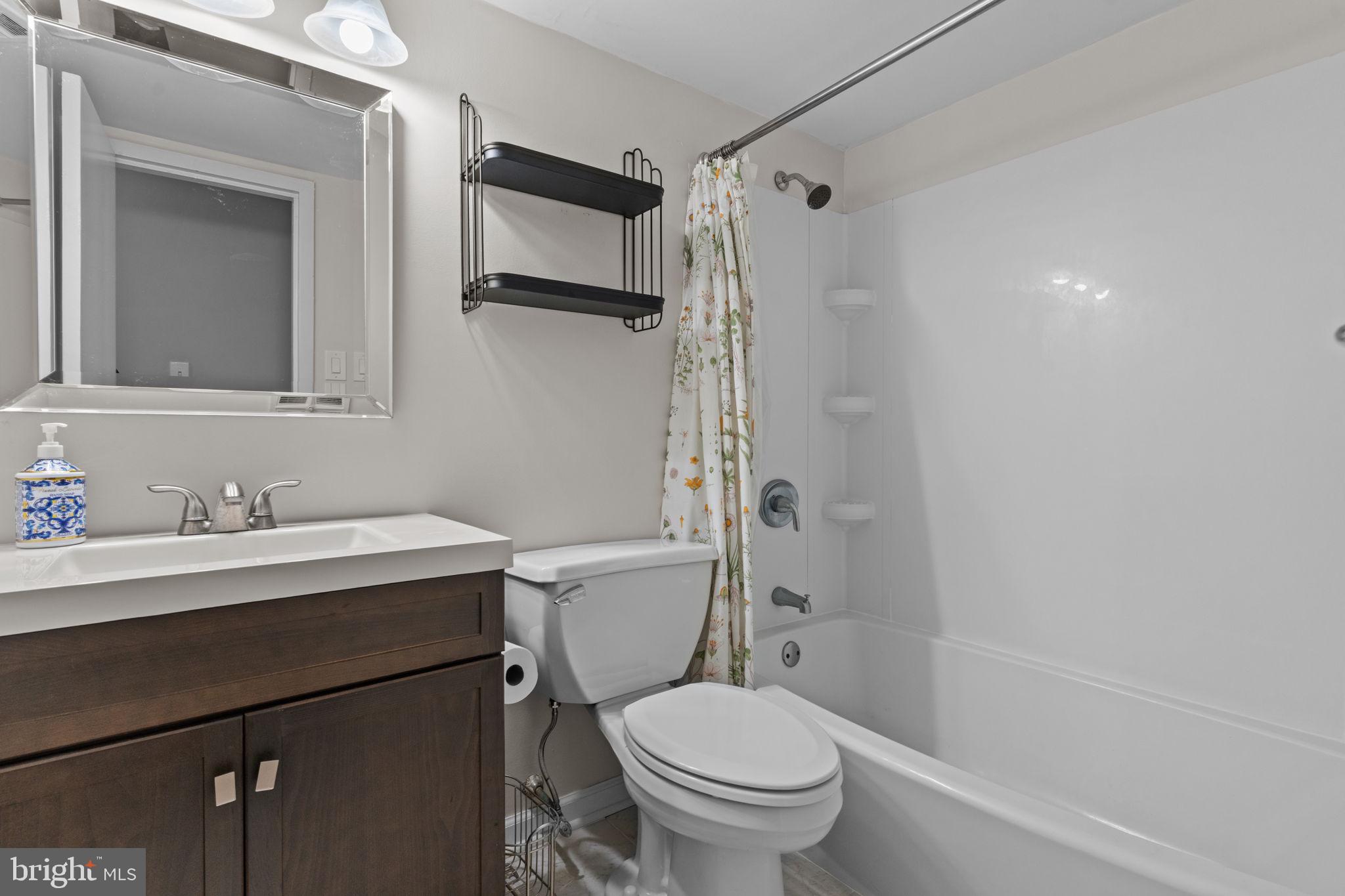 GYPSY LANE CONDOS - Residential