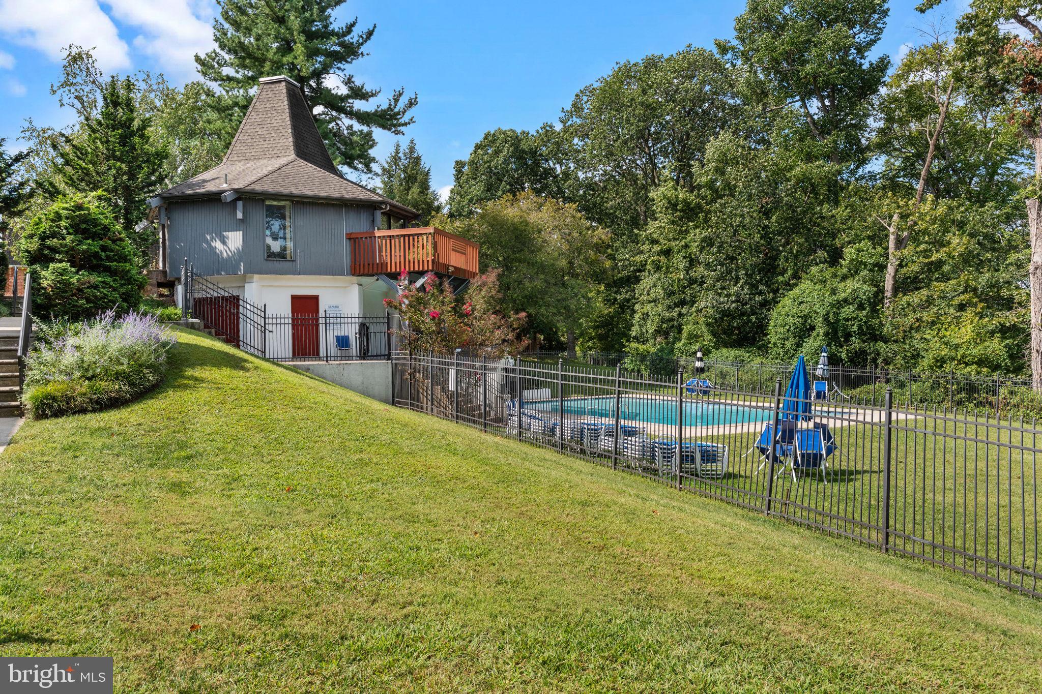 GYPSY LANE CONDOS - Residential