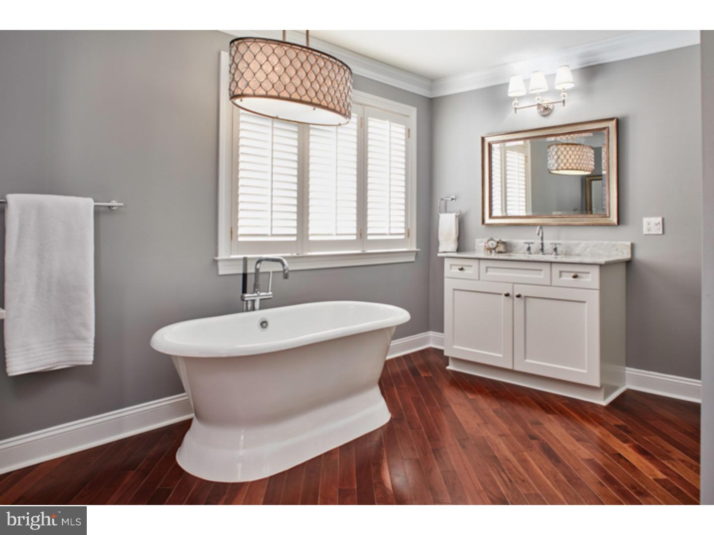 BRENTFORD - Residential