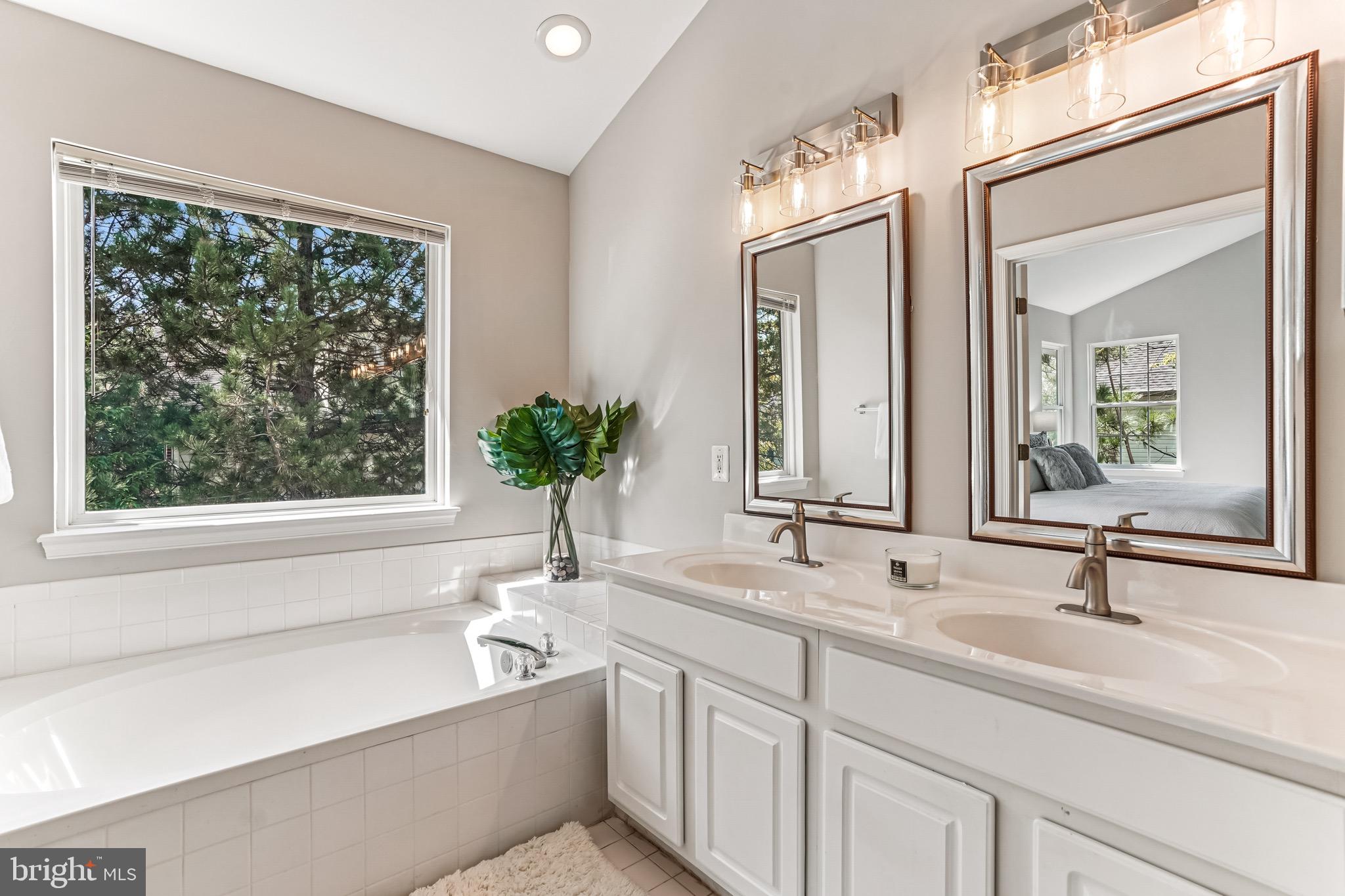 FAIR LAKES COURT - Residential