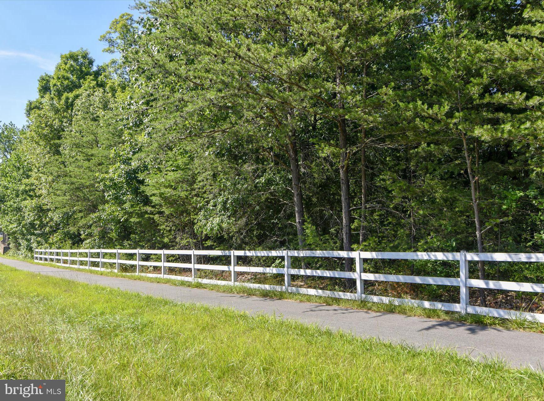 FAIR LAKES COURT - Residential