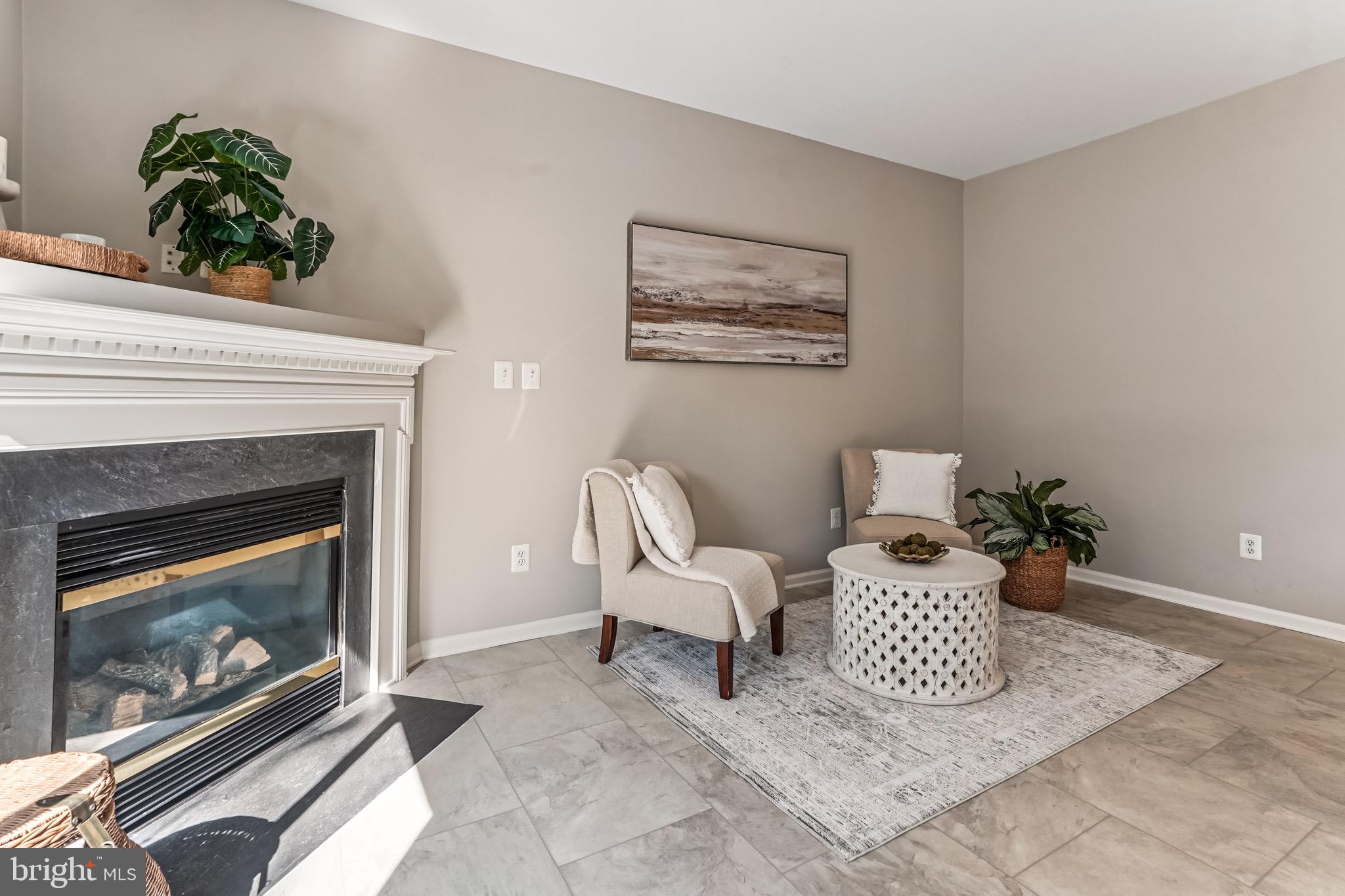 FAIR LAKES COURT - Residential