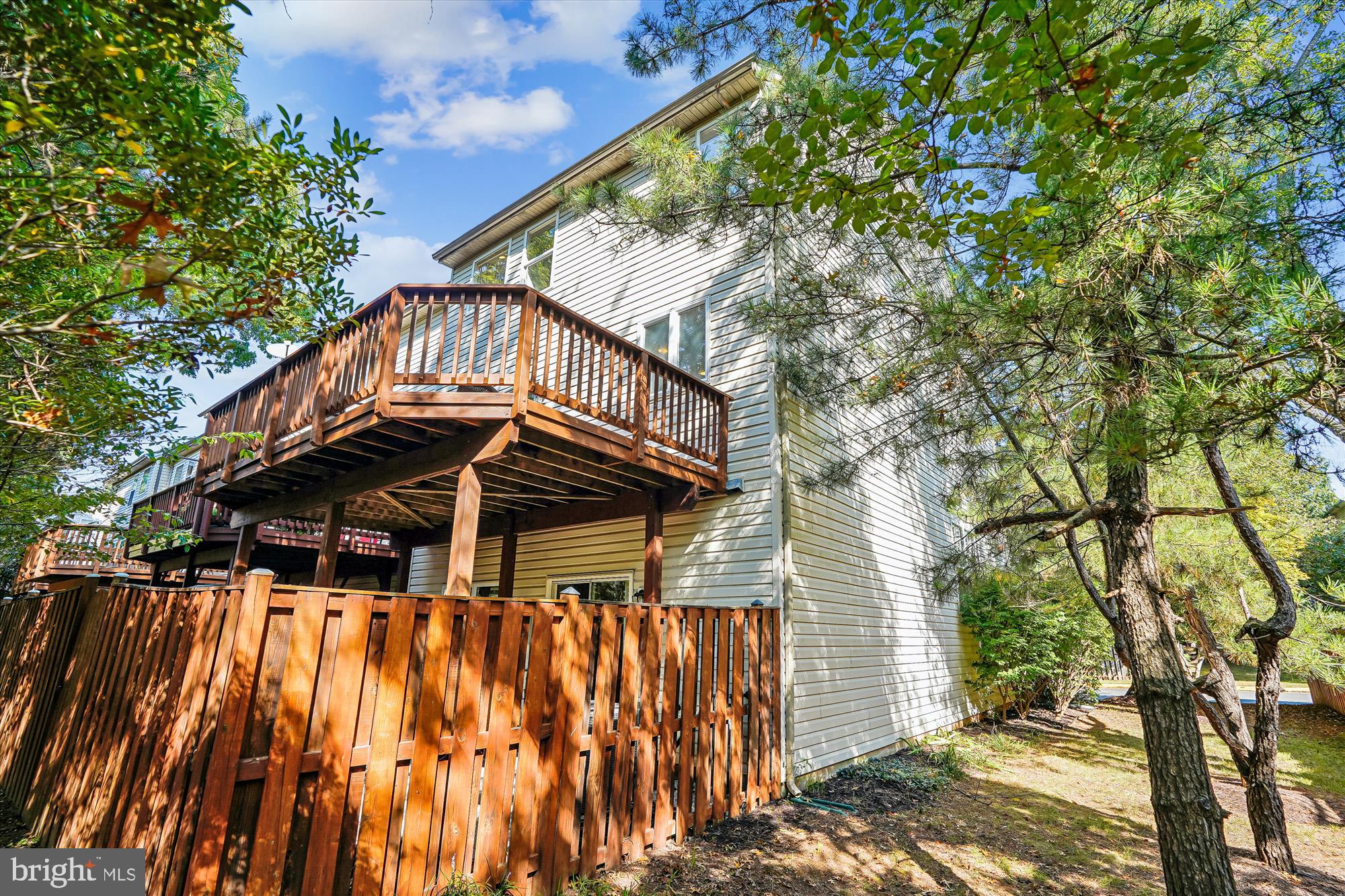 FAIR LAKES COURT - Residential