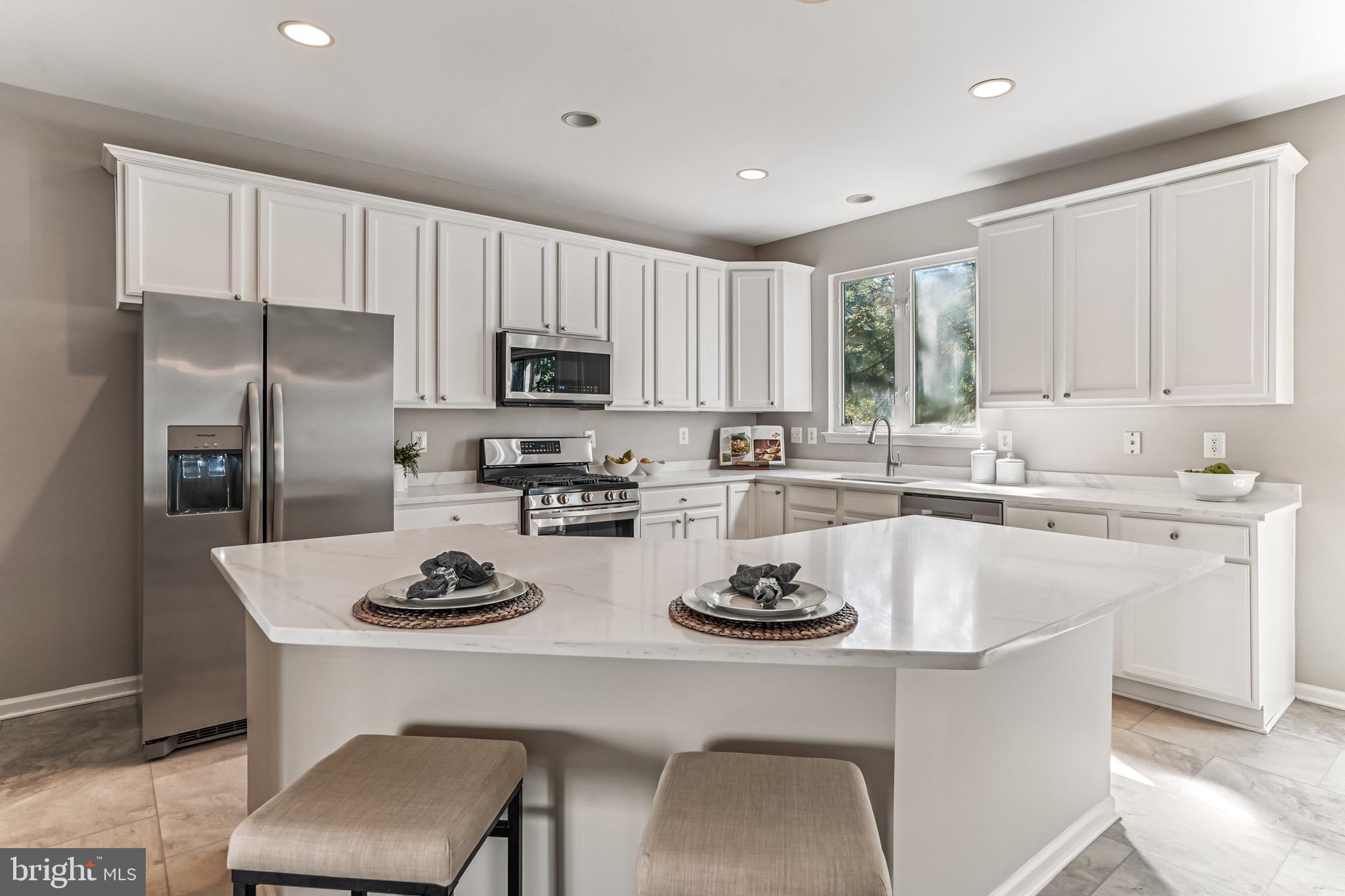 FAIR LAKES COURT - Residential