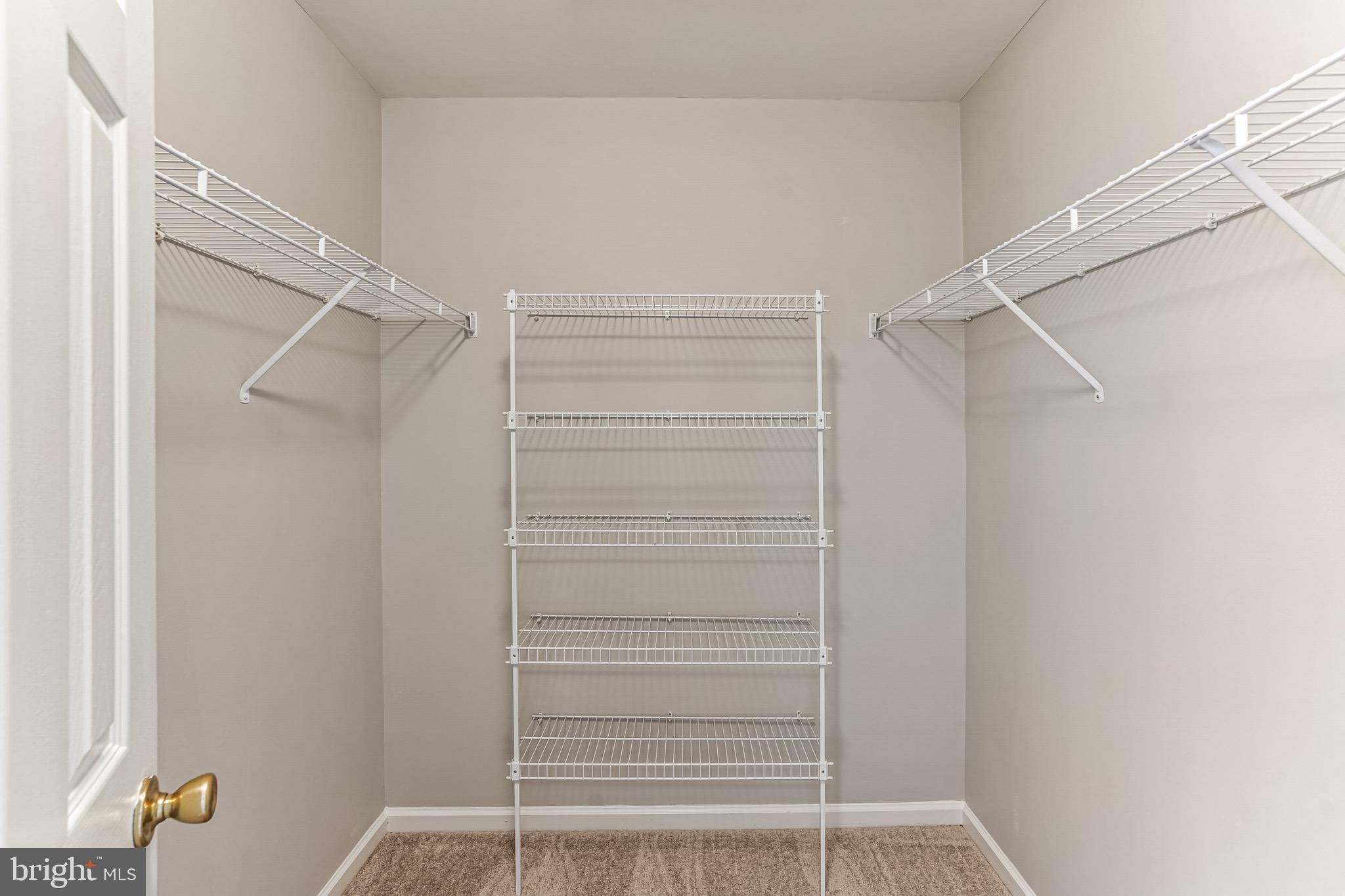 FAIR LAKES COURT - Residential