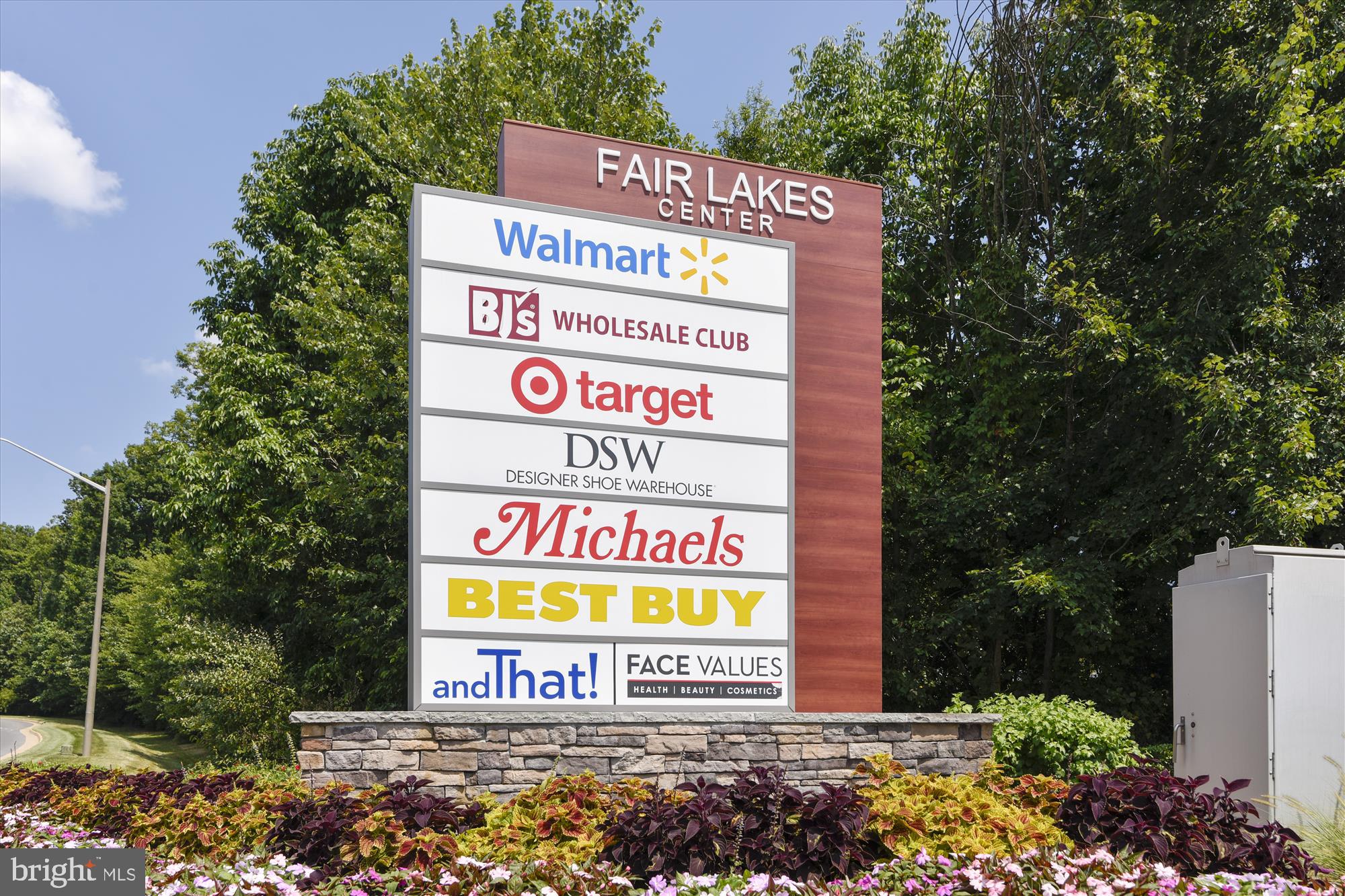 FAIR LAKES COURT - Residential