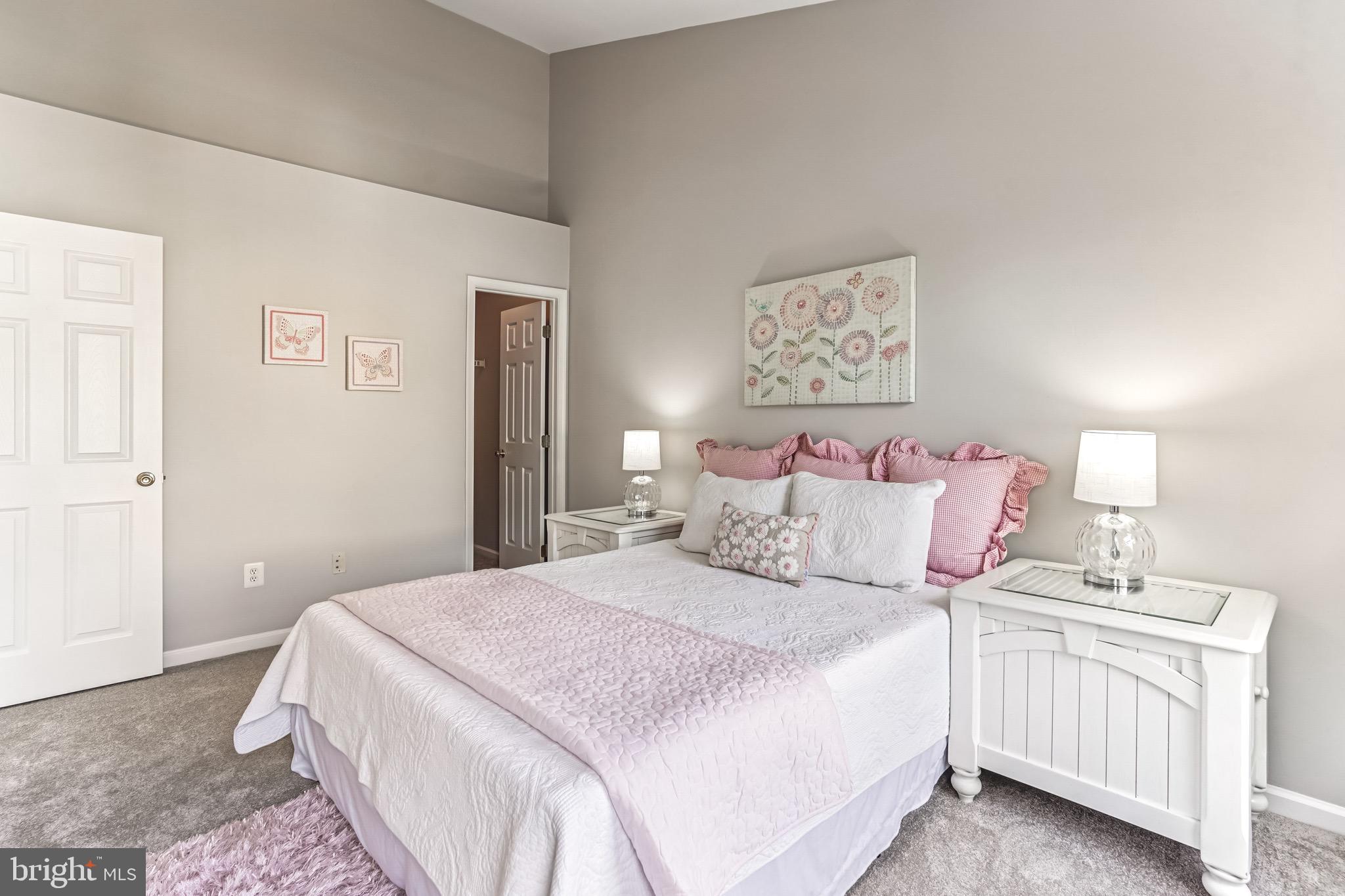 FAIR LAKES COURT - Residential