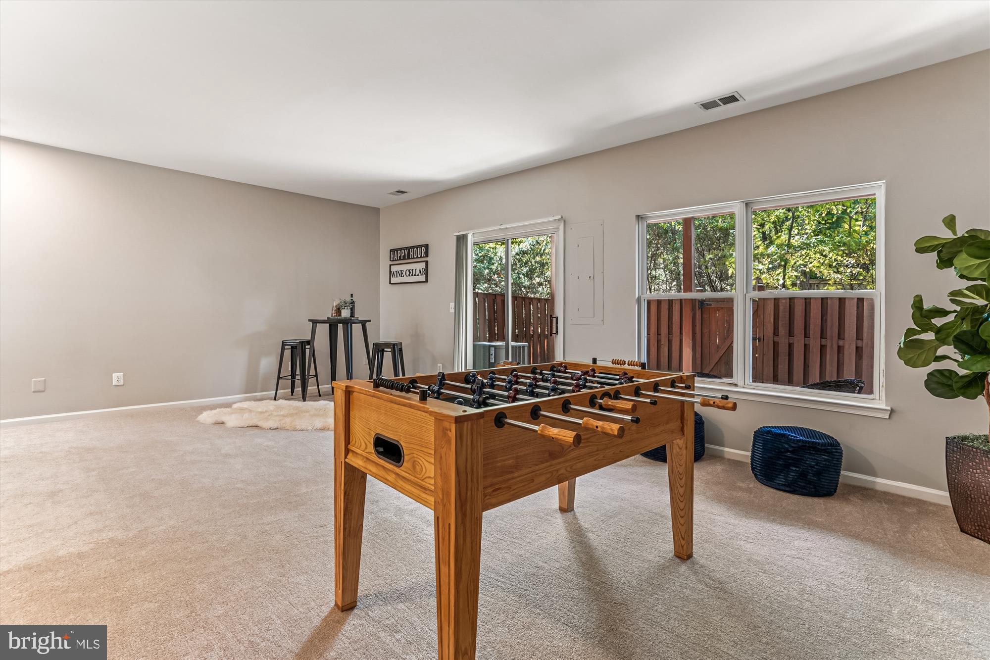 FAIR LAKES COURT - Residential