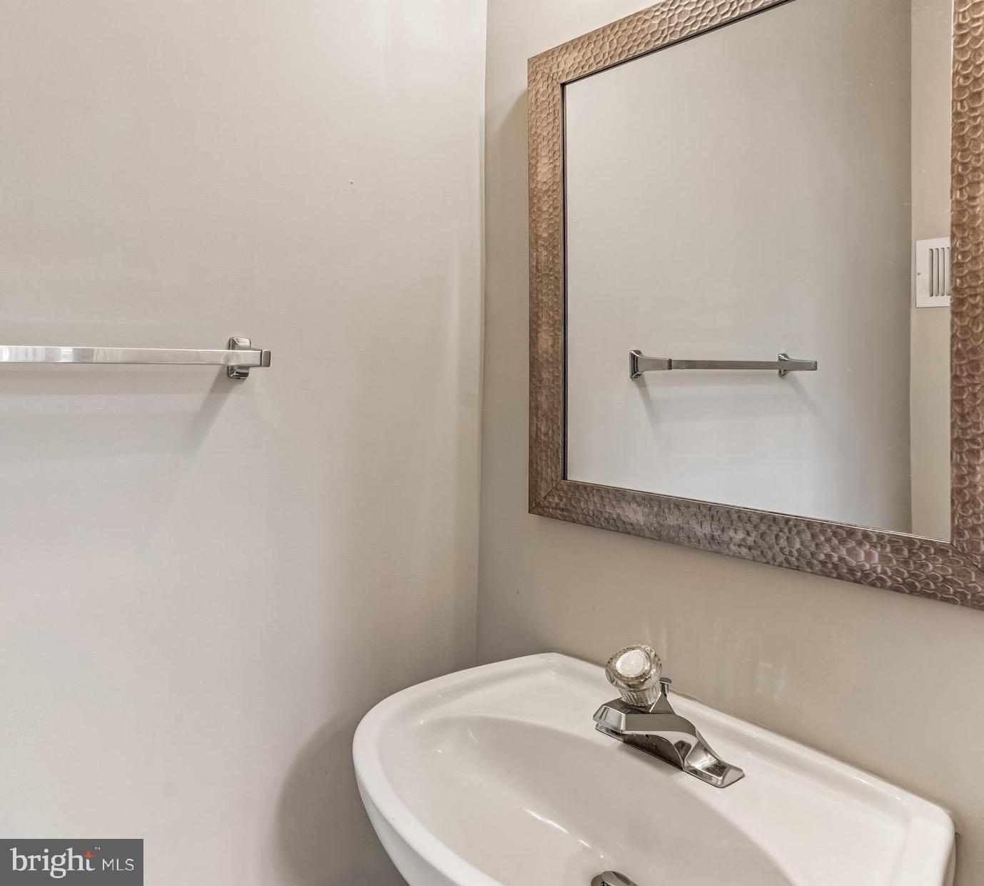 FAIR LAKES COURT - Residential