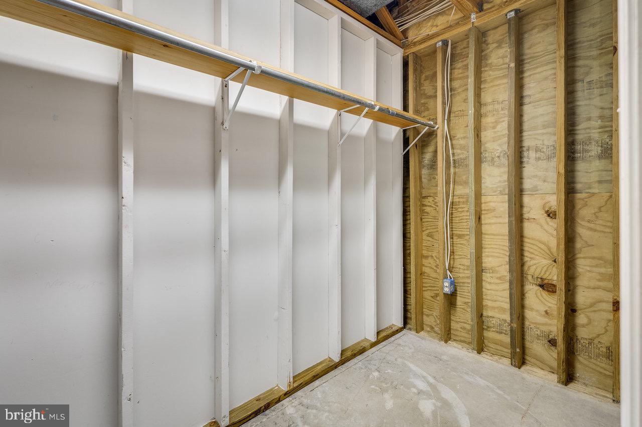 LENORA EAST - Residential