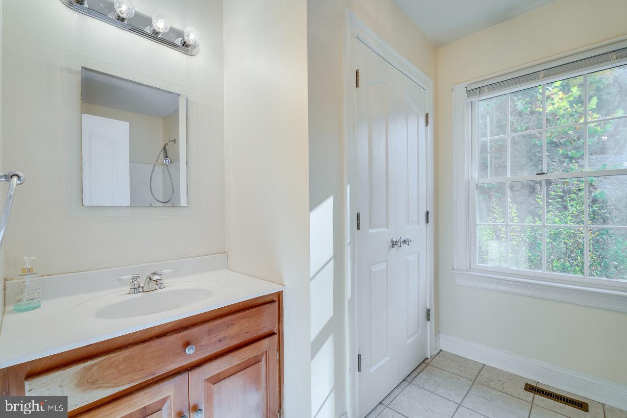 LENORA EAST - Residential