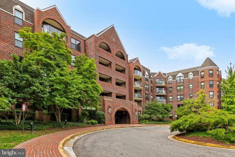 Photo of 2100 Langston Blvd #335, ARLINGTON, VA 22201 (MLS # VAAR2070872)