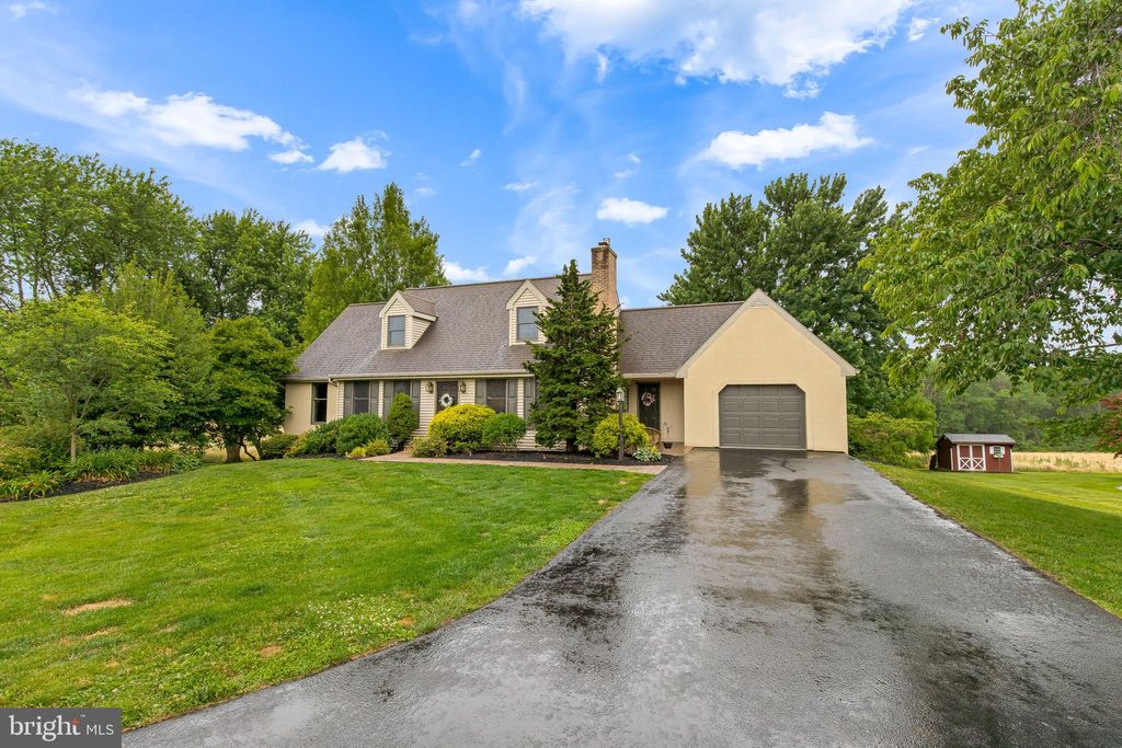 Photo of 337 W FRITZ AVE, QUARRYVILLE, PA 17566 (MLS # PALA2036786)