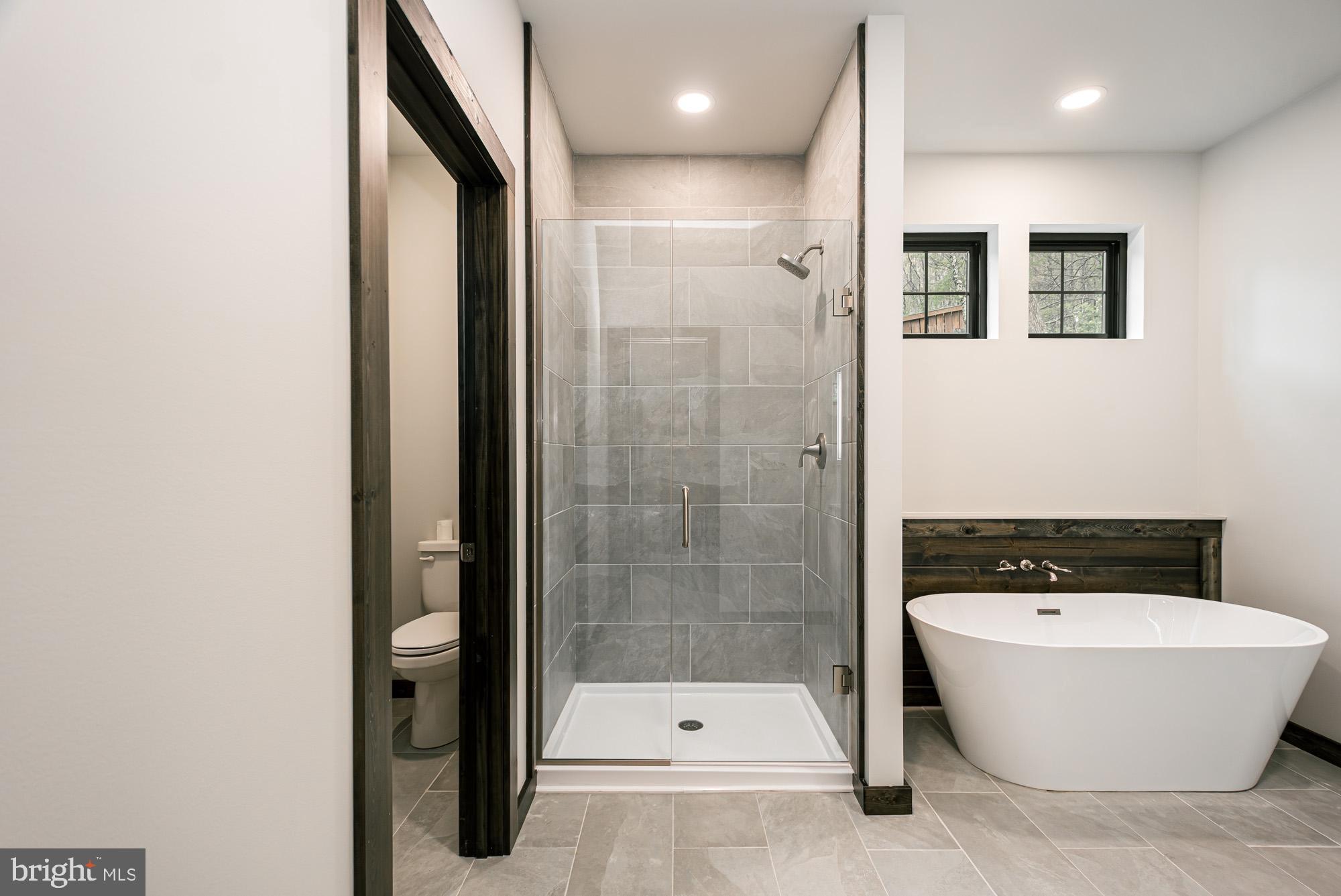 COUNTRY CLUB ACRES - Residential