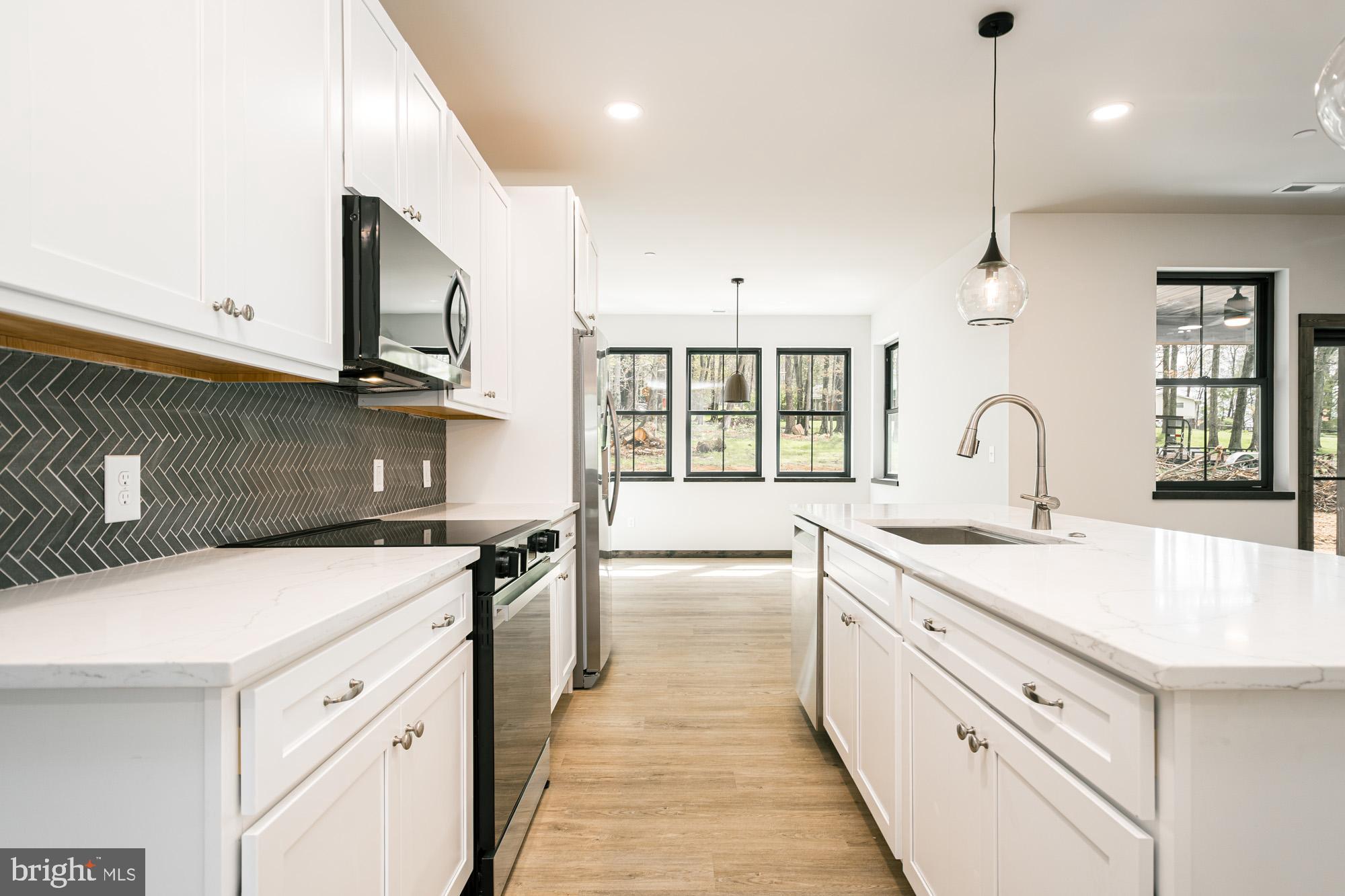 COUNTRY CLUB ACRES - Residential