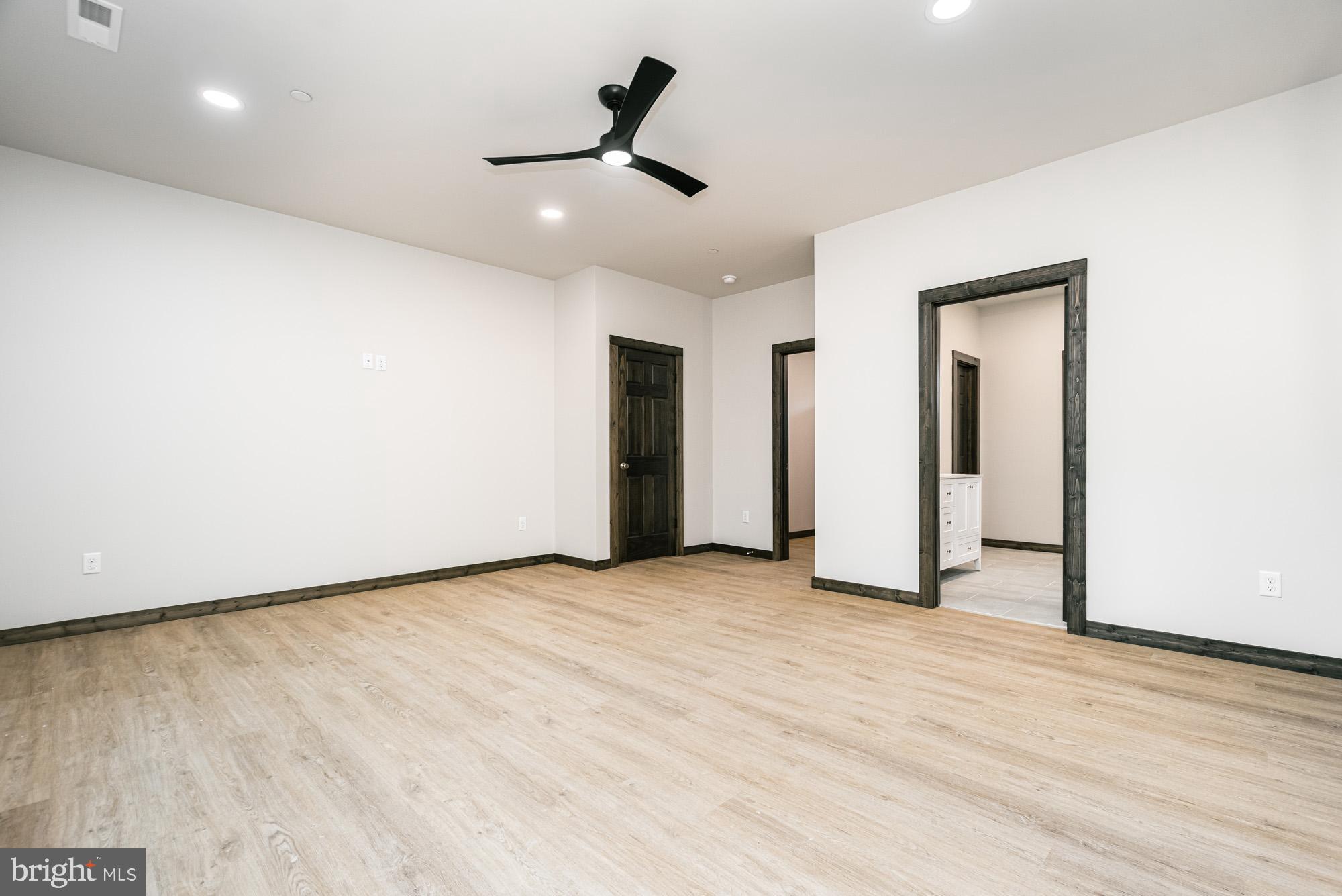 COUNTRY CLUB ACRES - Residential