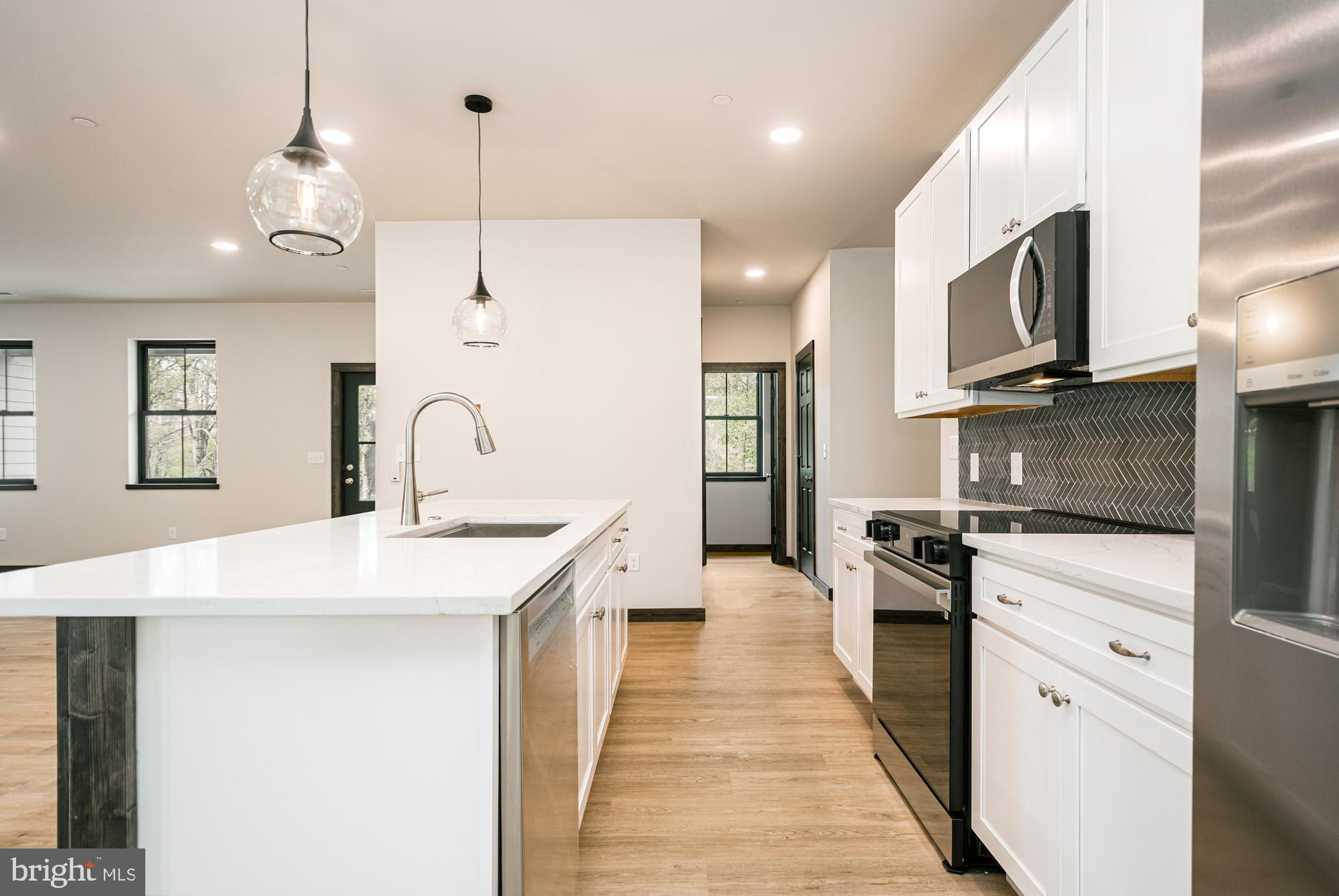 COUNTRY CLUB ACRES - Residential