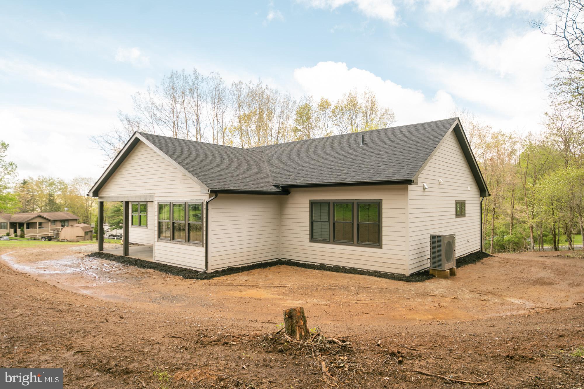 COUNTRY CLUB ACRES - Residential