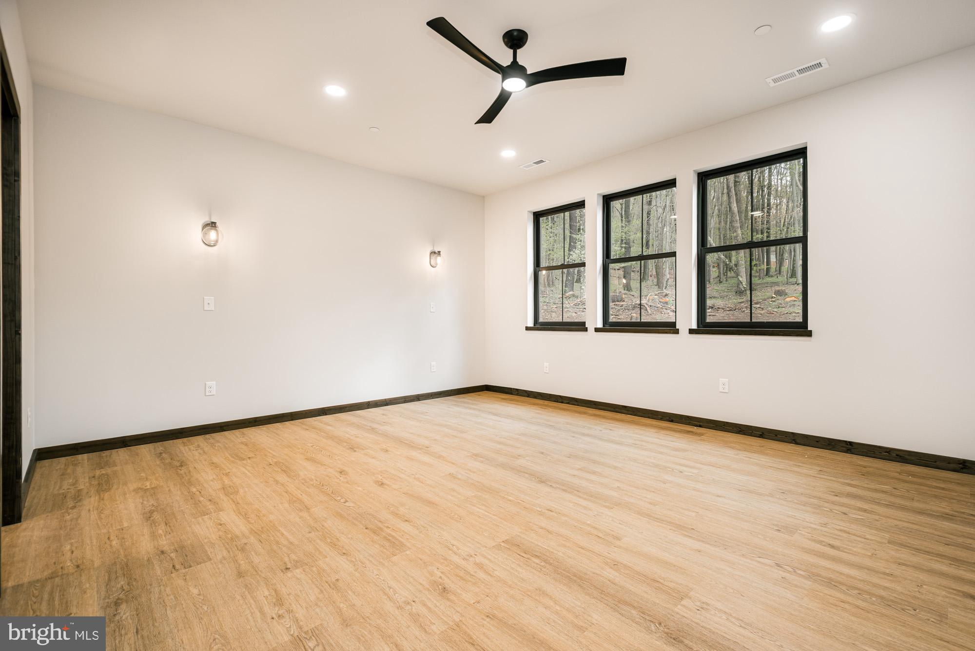 COUNTRY CLUB ACRES - Residential