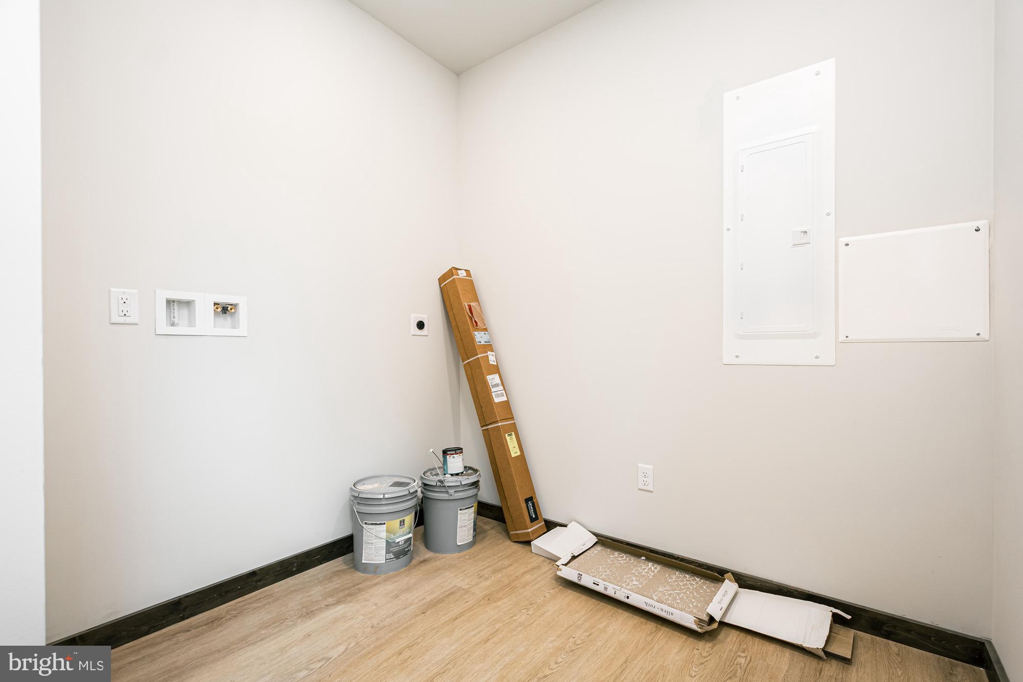 COUNTRY CLUB ACRES - Residential